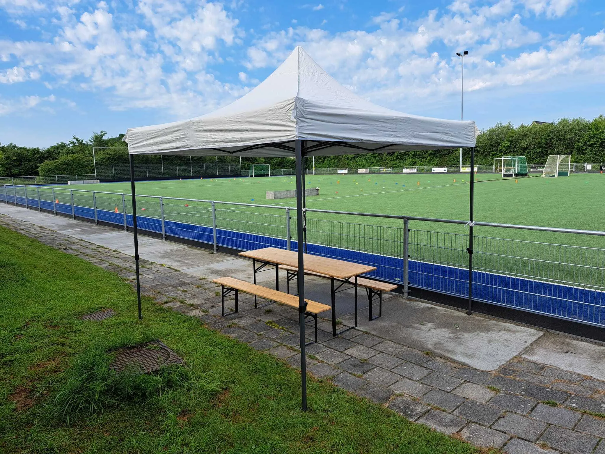 Easy up partytent met 2 zijwanden – 3x3 meter wit