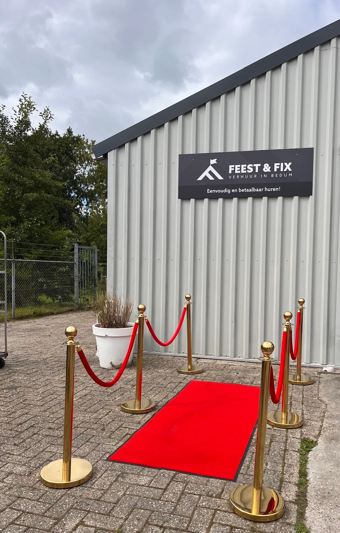 Rode loper 2 meter met gouden palen