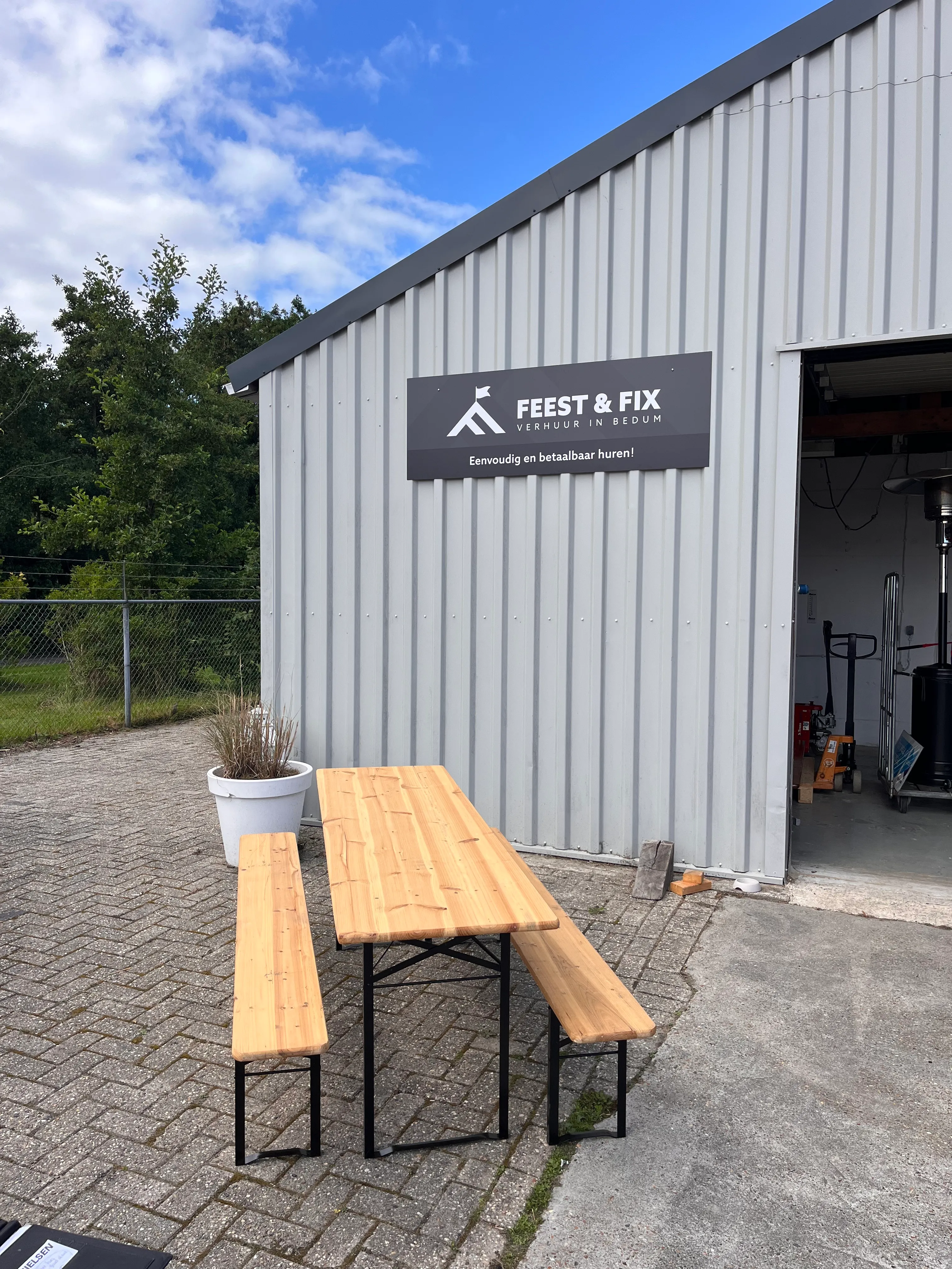 Biertafel met bankjes - nieuw model 200 x 60 cm