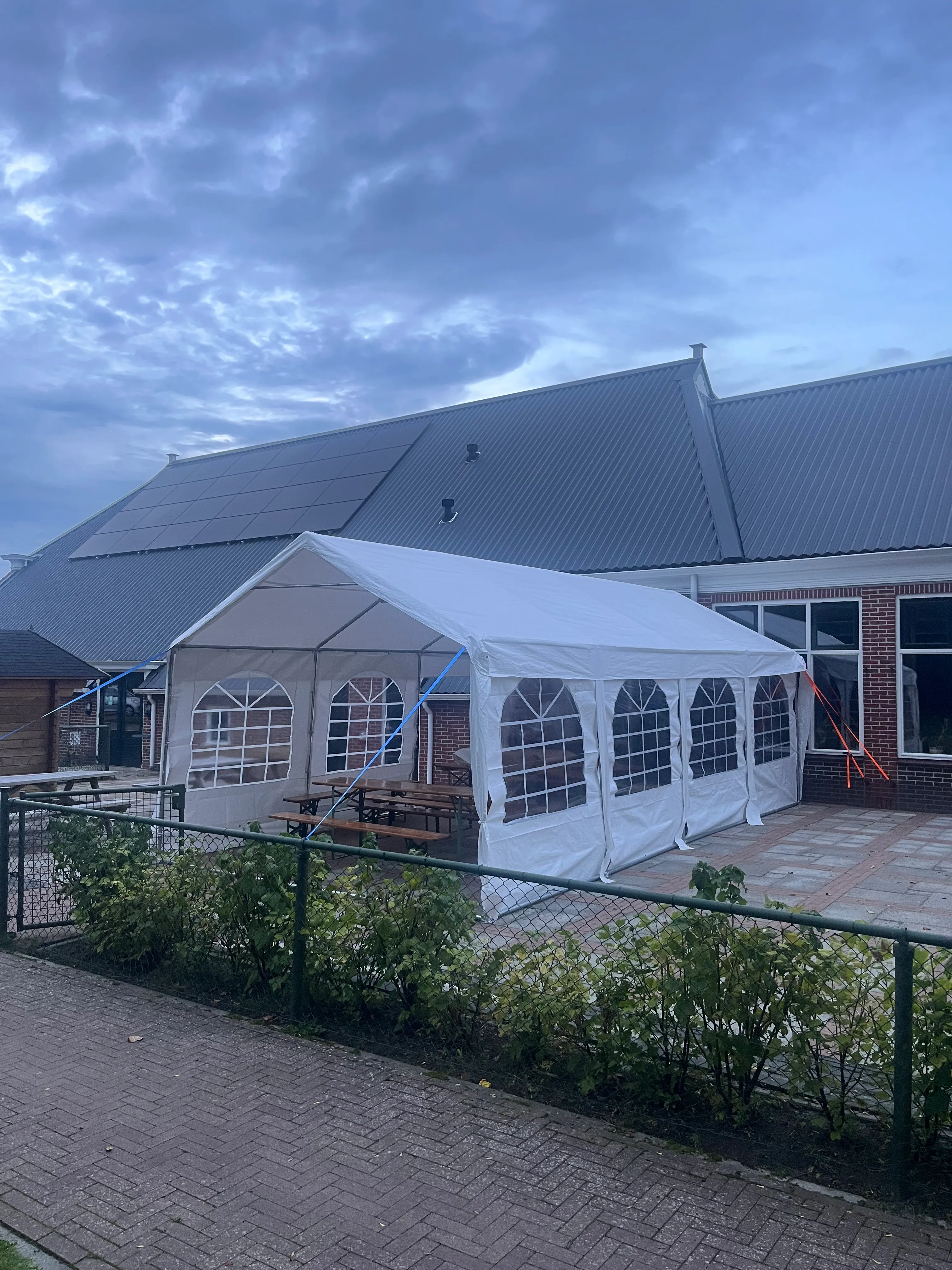 Stevige witte partytent 8 x 4 meter 