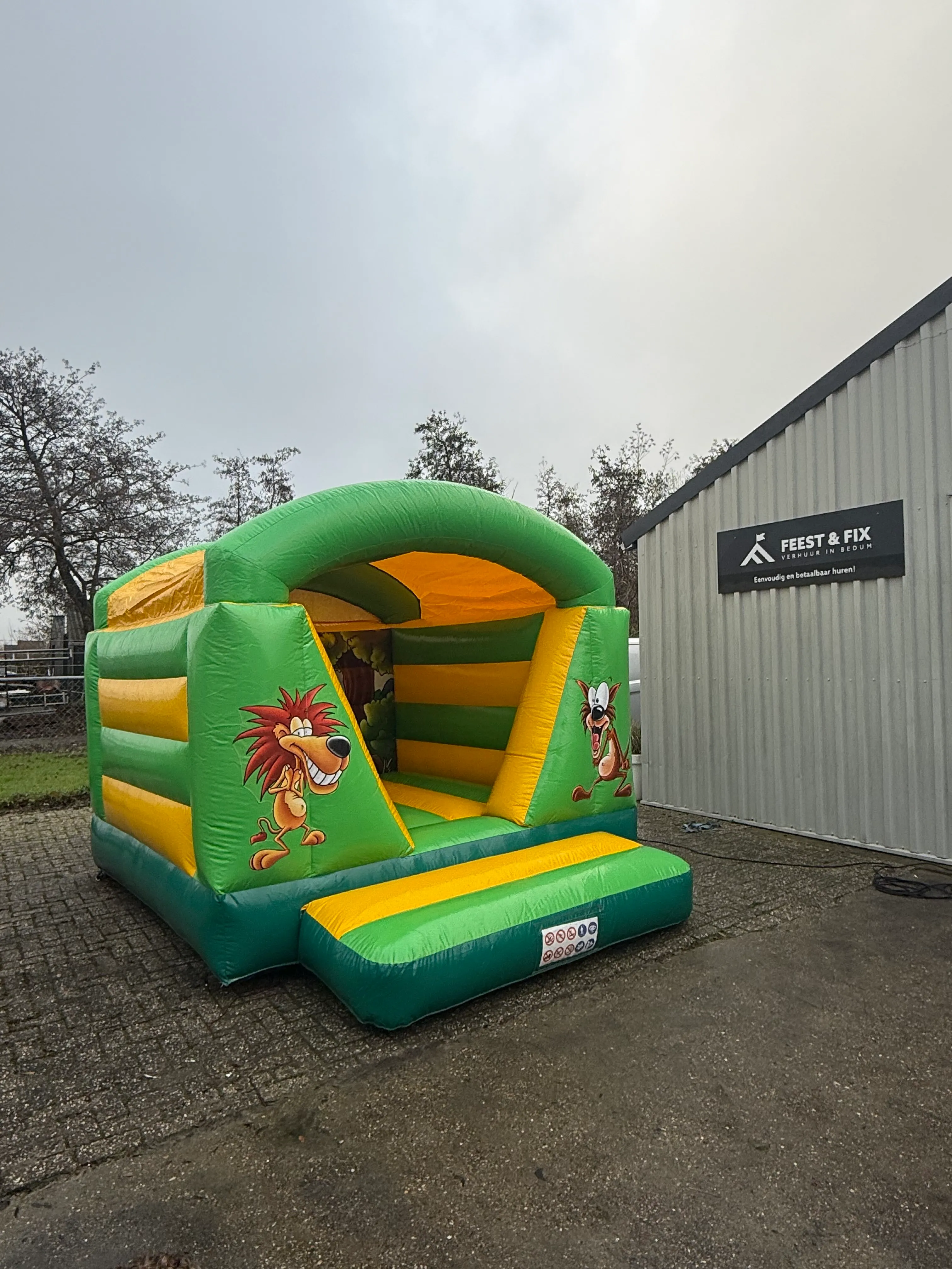 Springkussen huren | Jungle | compact & vrolijk