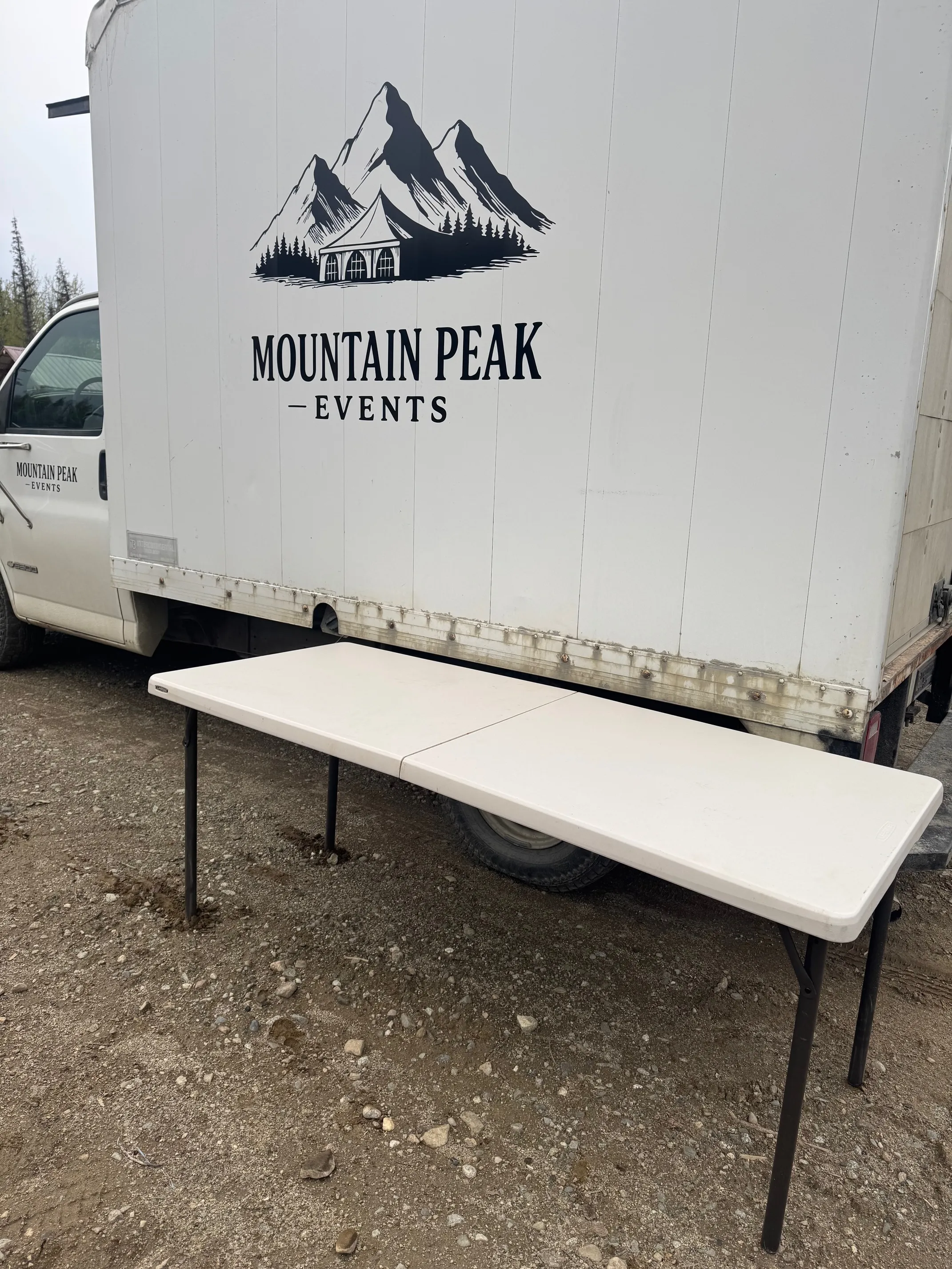 6' rectangle tables (seats 8)