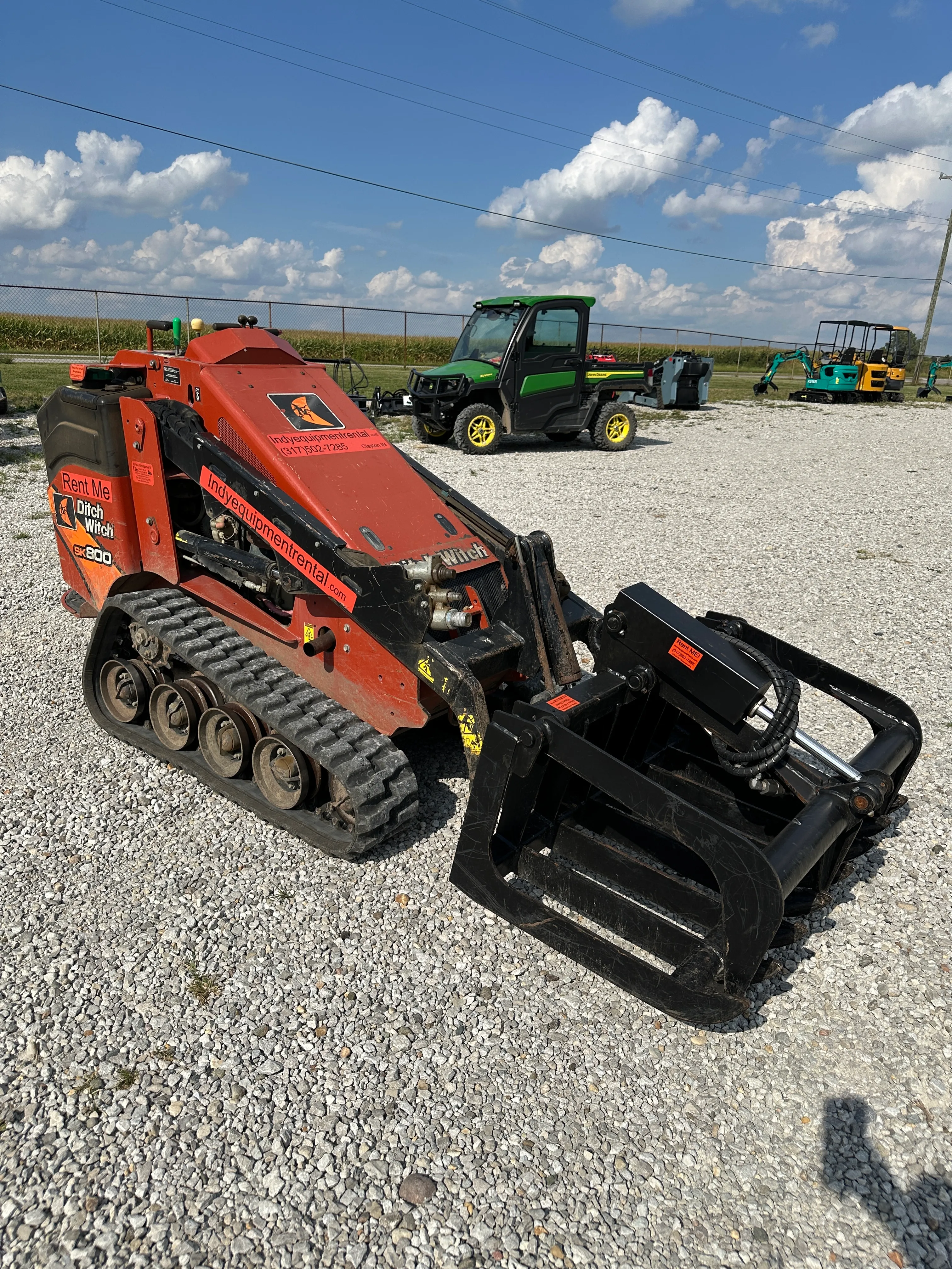 Mini Skid steer + Grapple