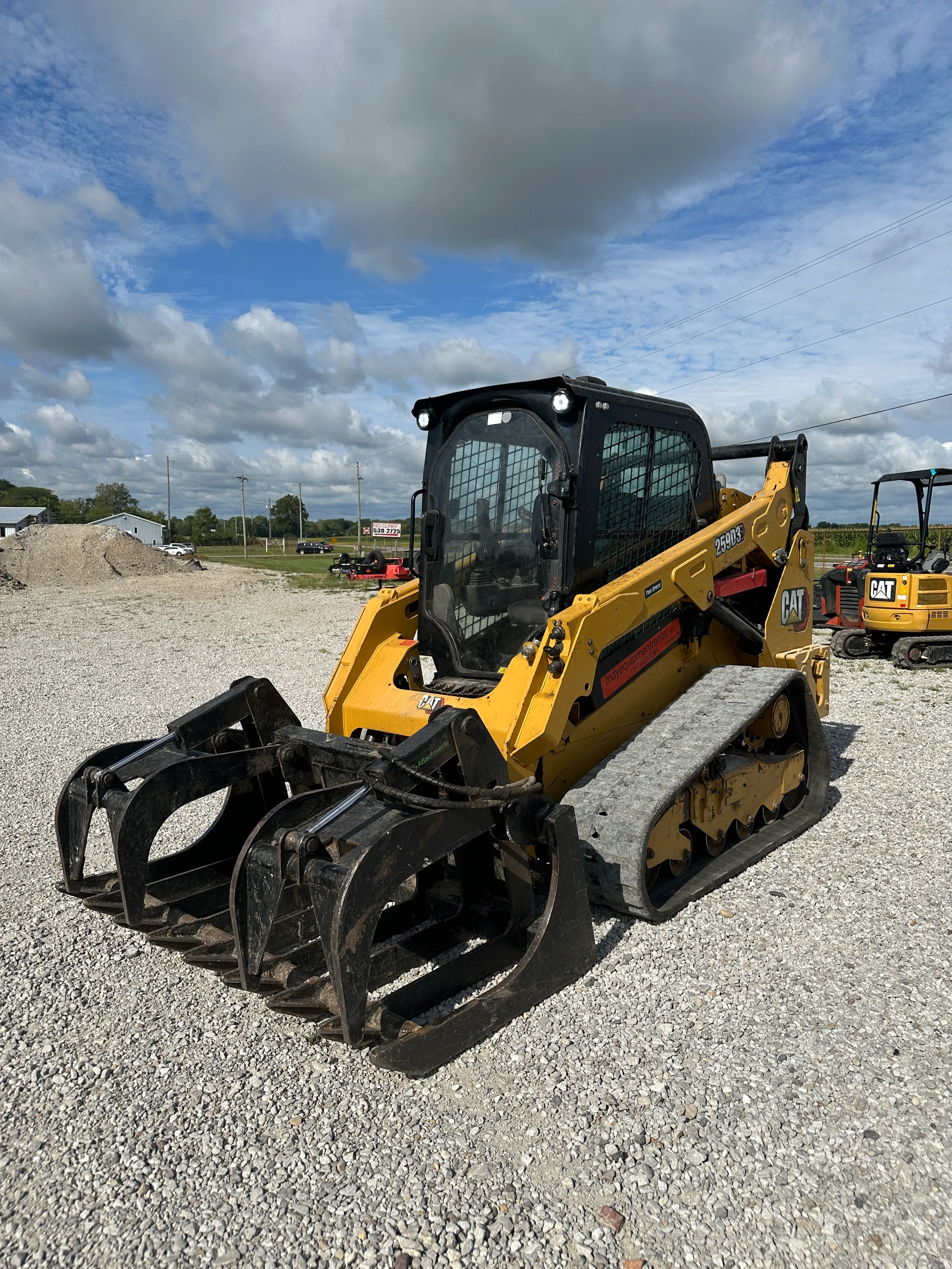 Skid steer + Grapple