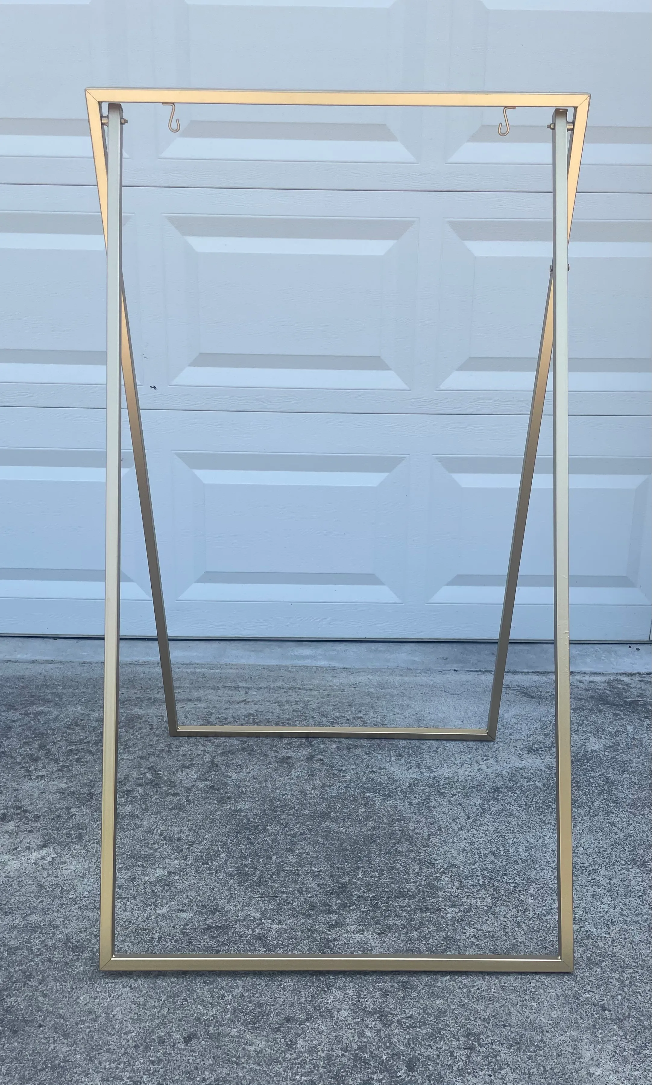 Gold Stand & No Sign