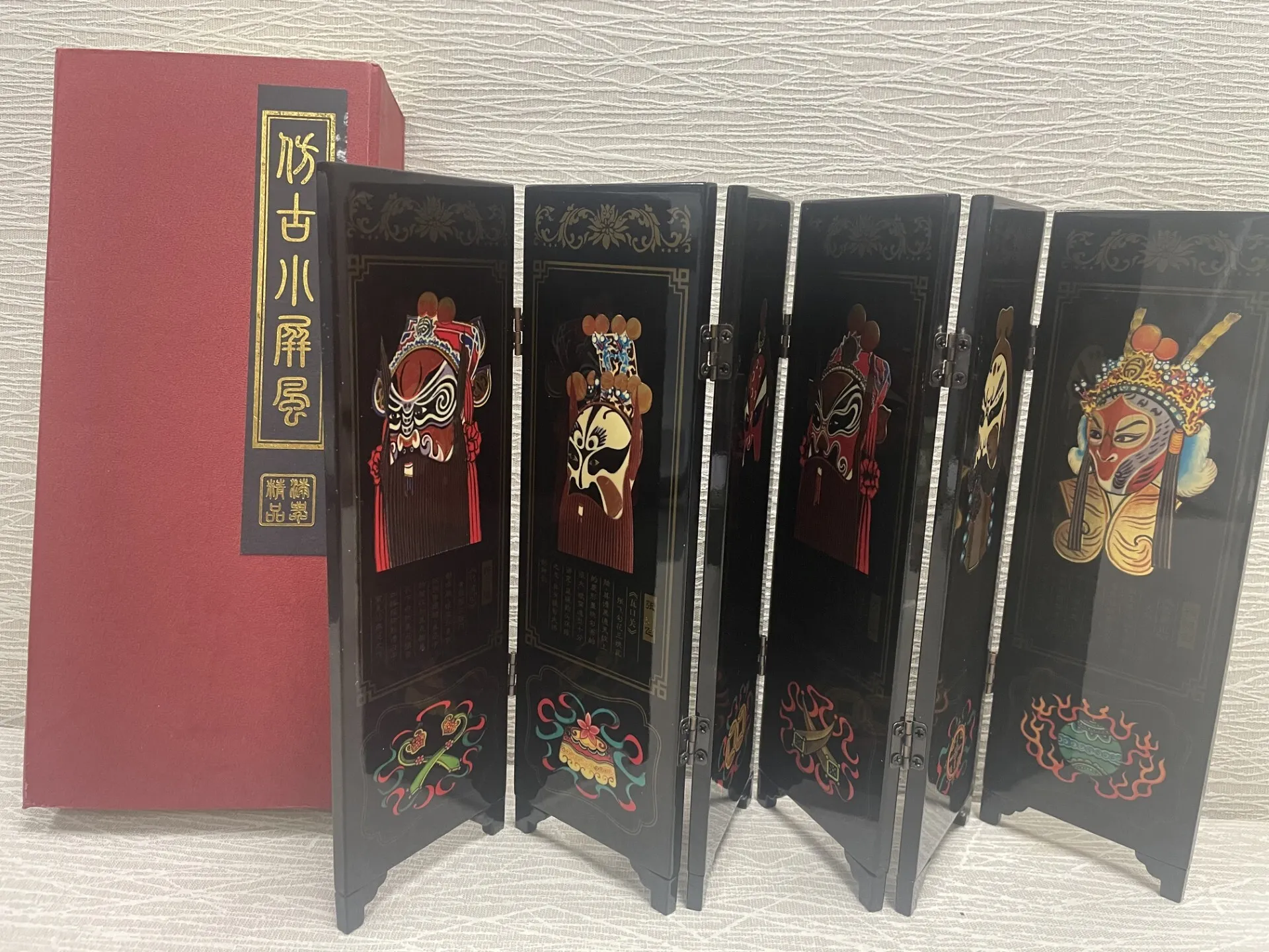 Small Chinese Opera Makeup Pingfeng