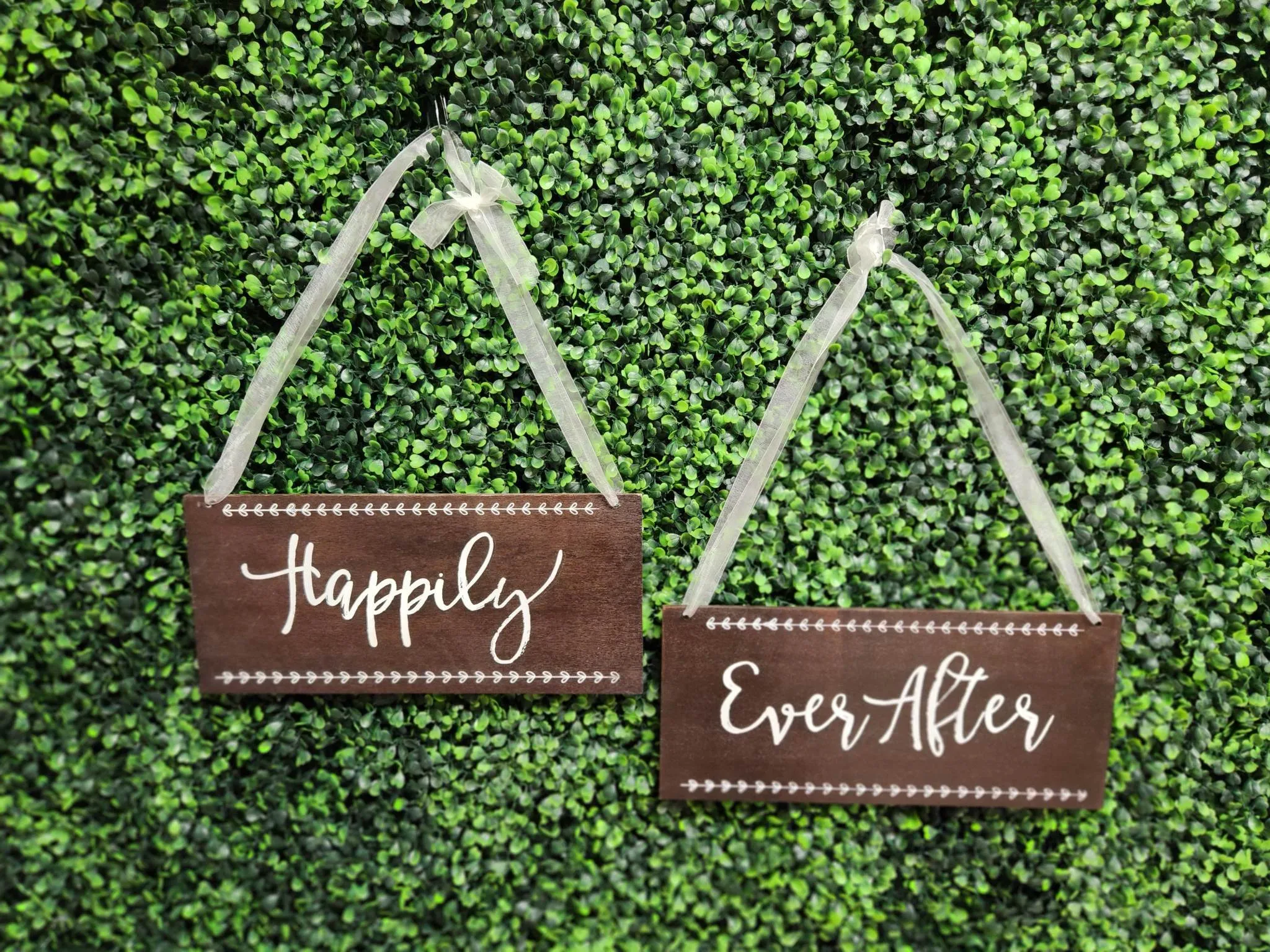 SIGN: happily ever after black white hanging