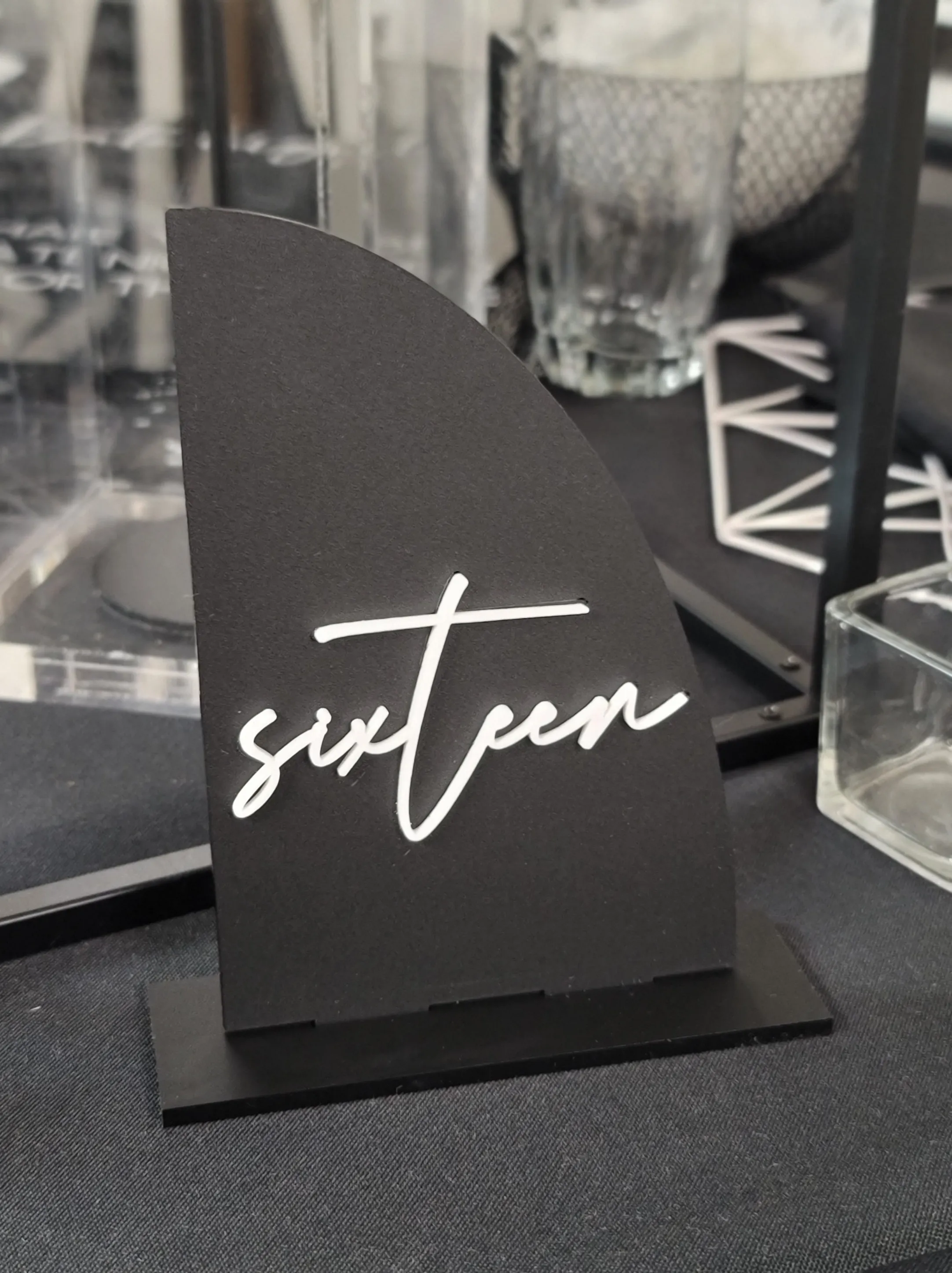 TABLE NUMBERS: matte black half chiara arch 1-20 with base [black+white collection}