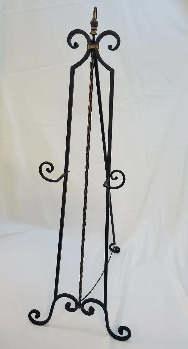 EASEL: black gold metal floor