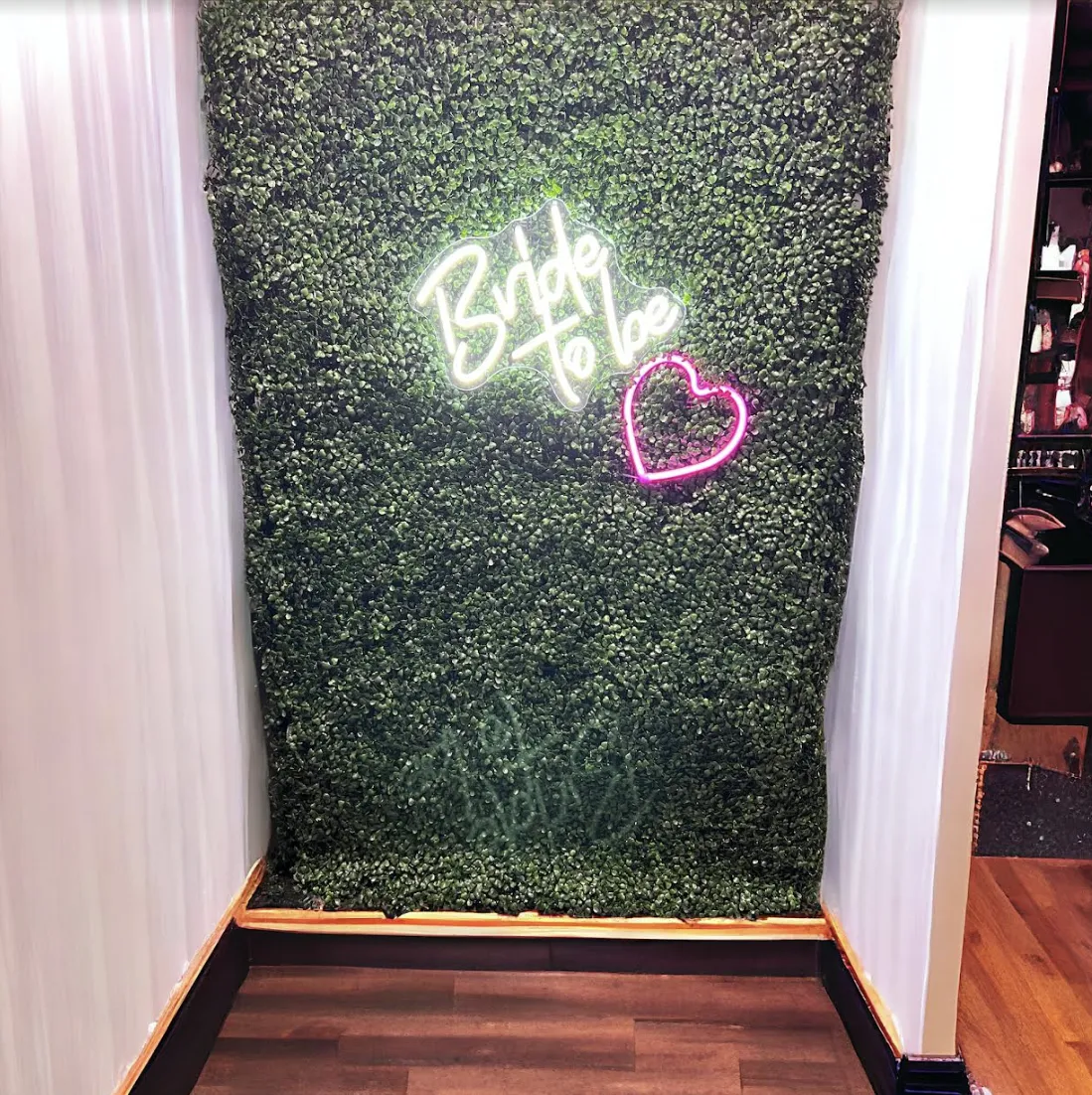 Boxwood Wall **Signs not included** (4x8ft)