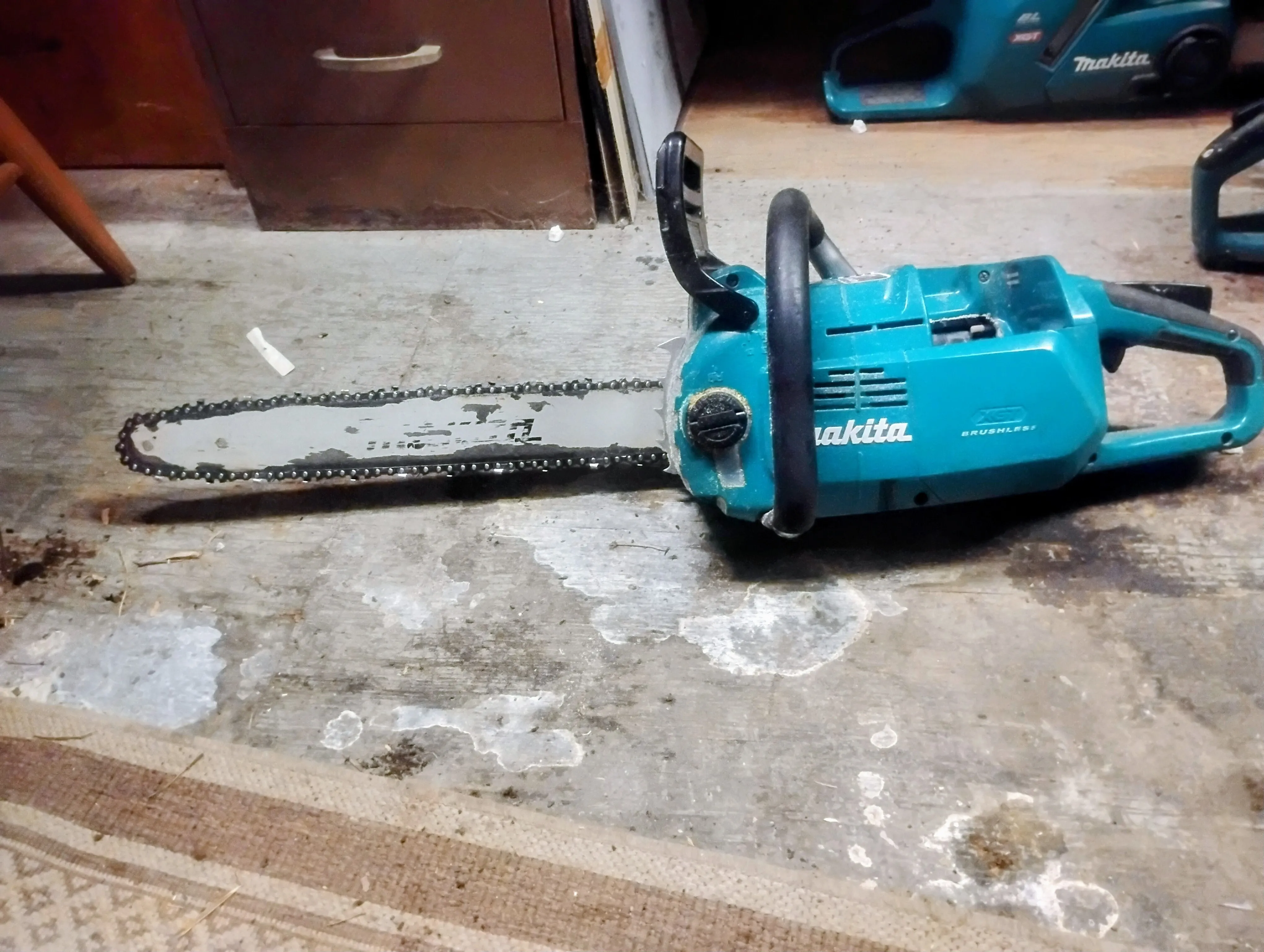 Electric Makita Chainsaw (18")