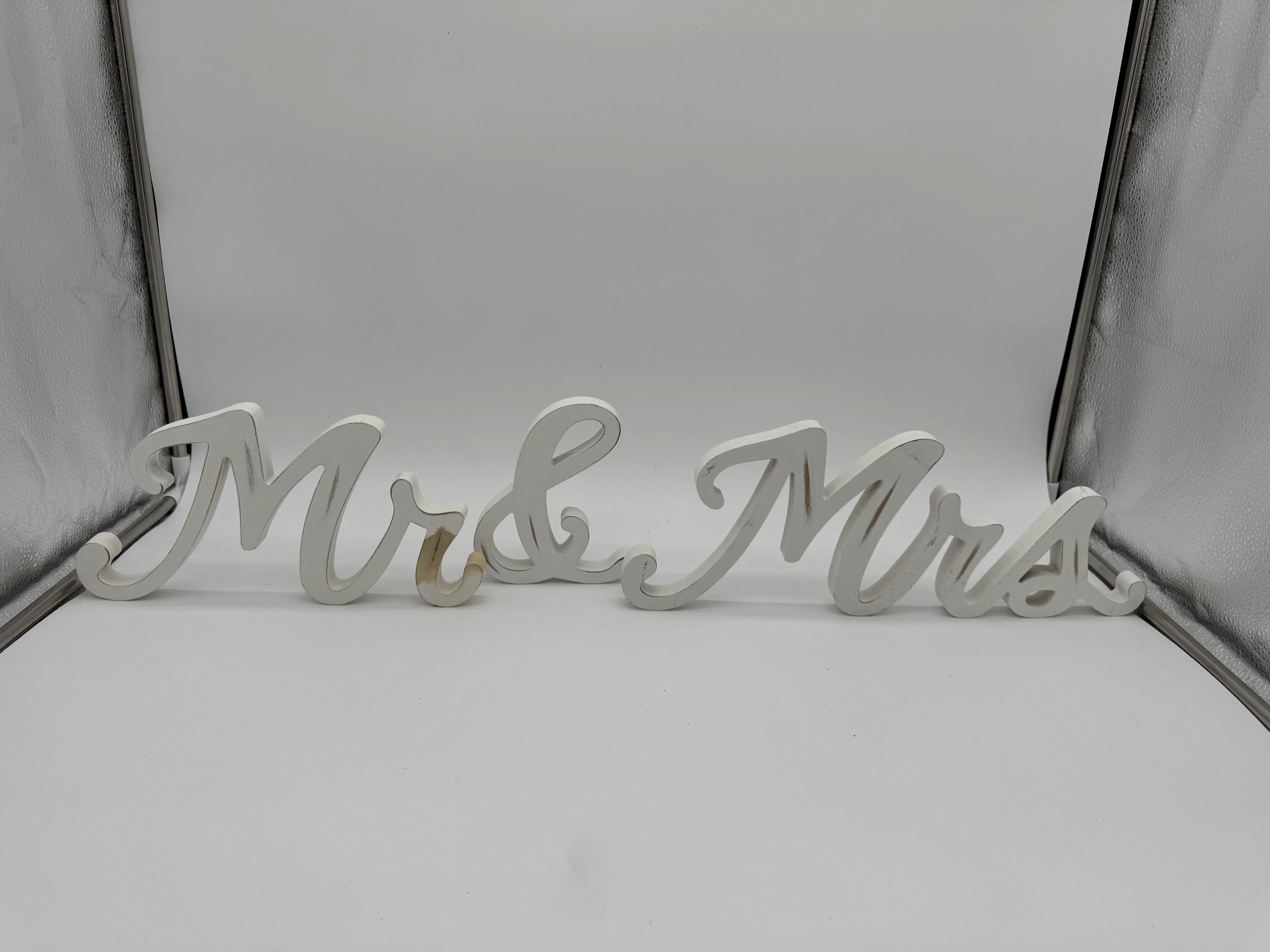 White MR & MRS Sign 