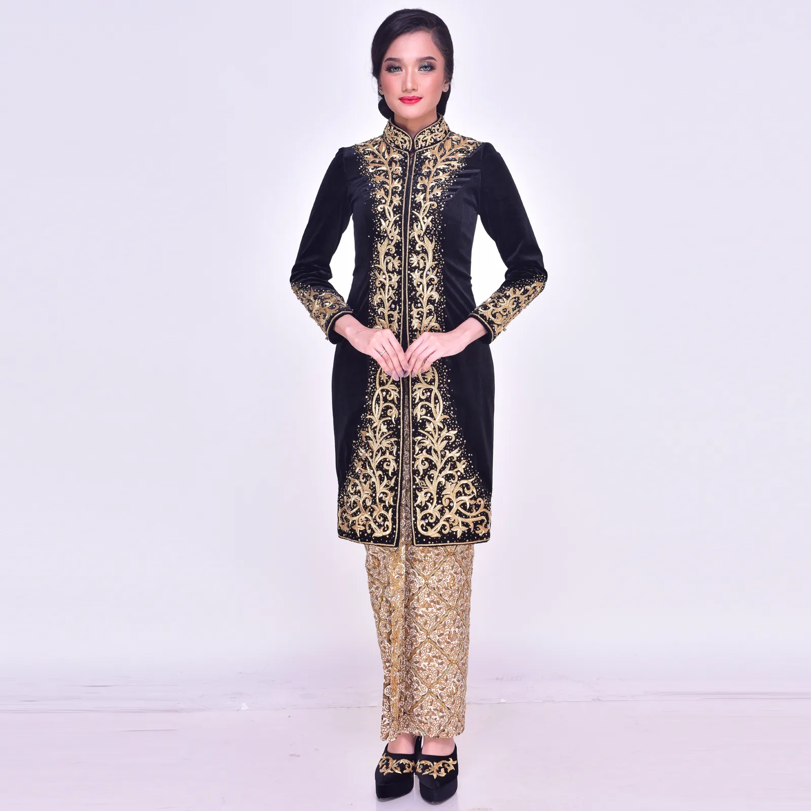 (KE-085) Kebaya Pengantin Bludru Hitam Alim