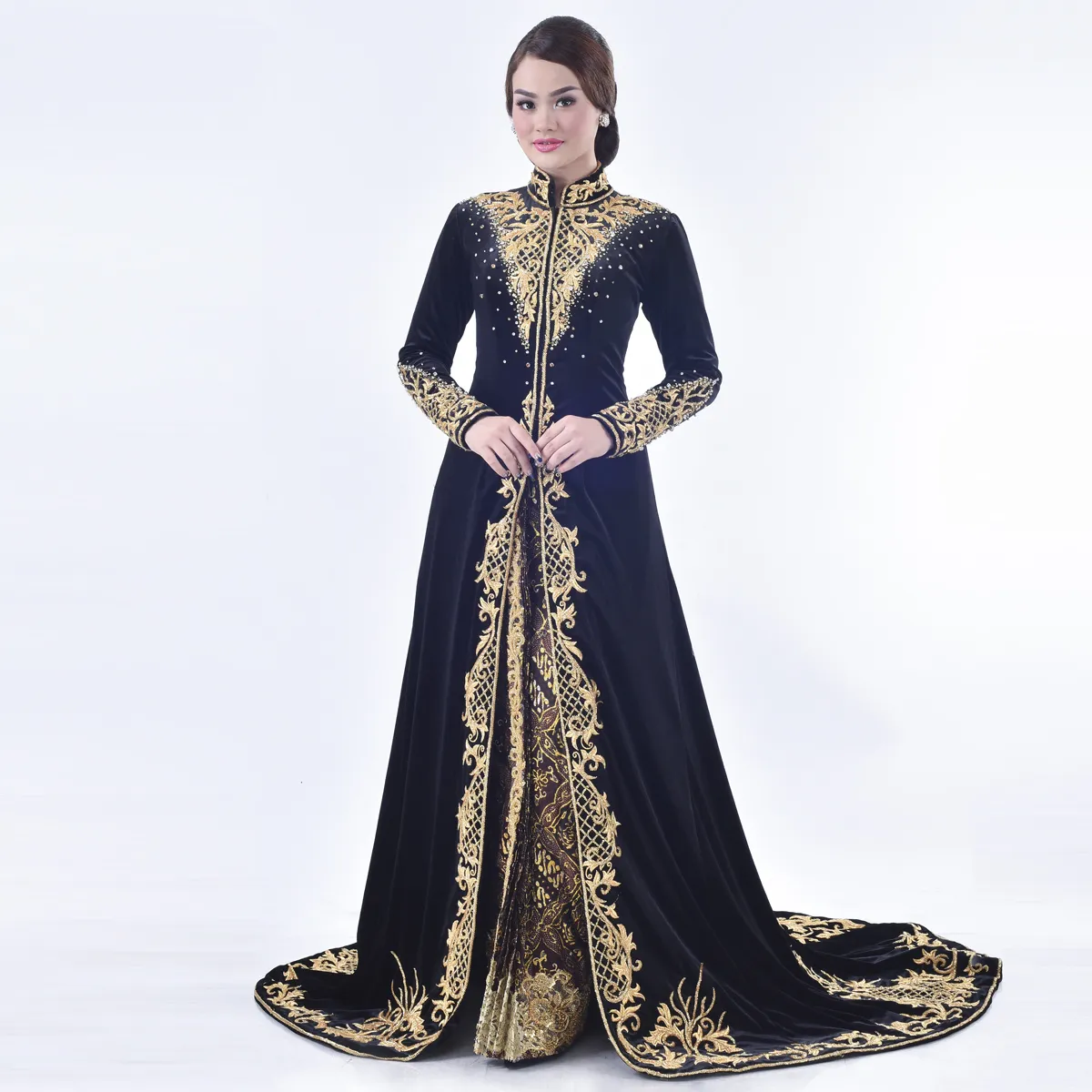 (KE-021) Kebaya Pengantin Bludru Hitam Sabrina