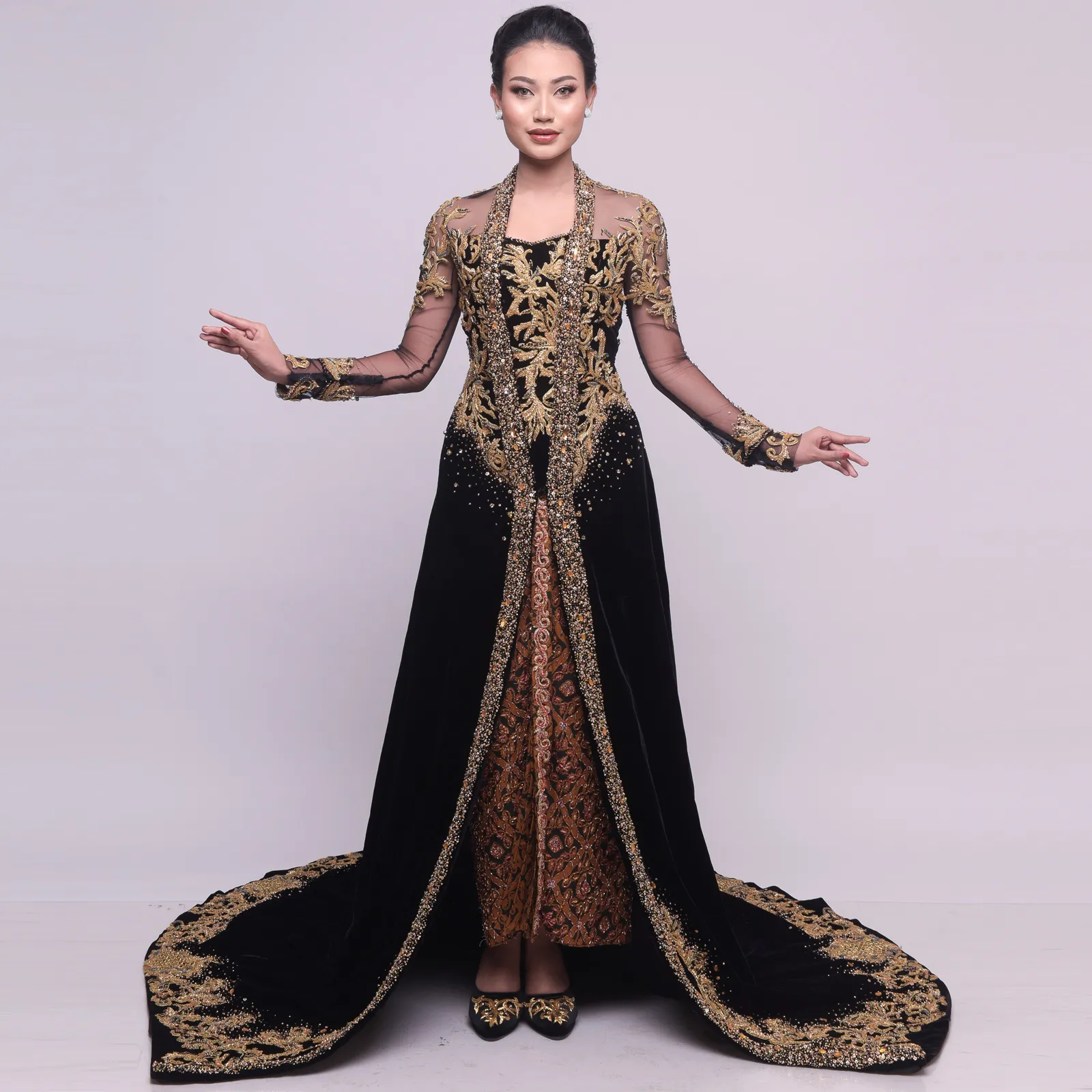 (KE-112) Kebaya Pengantin Bludru Hitam Paris