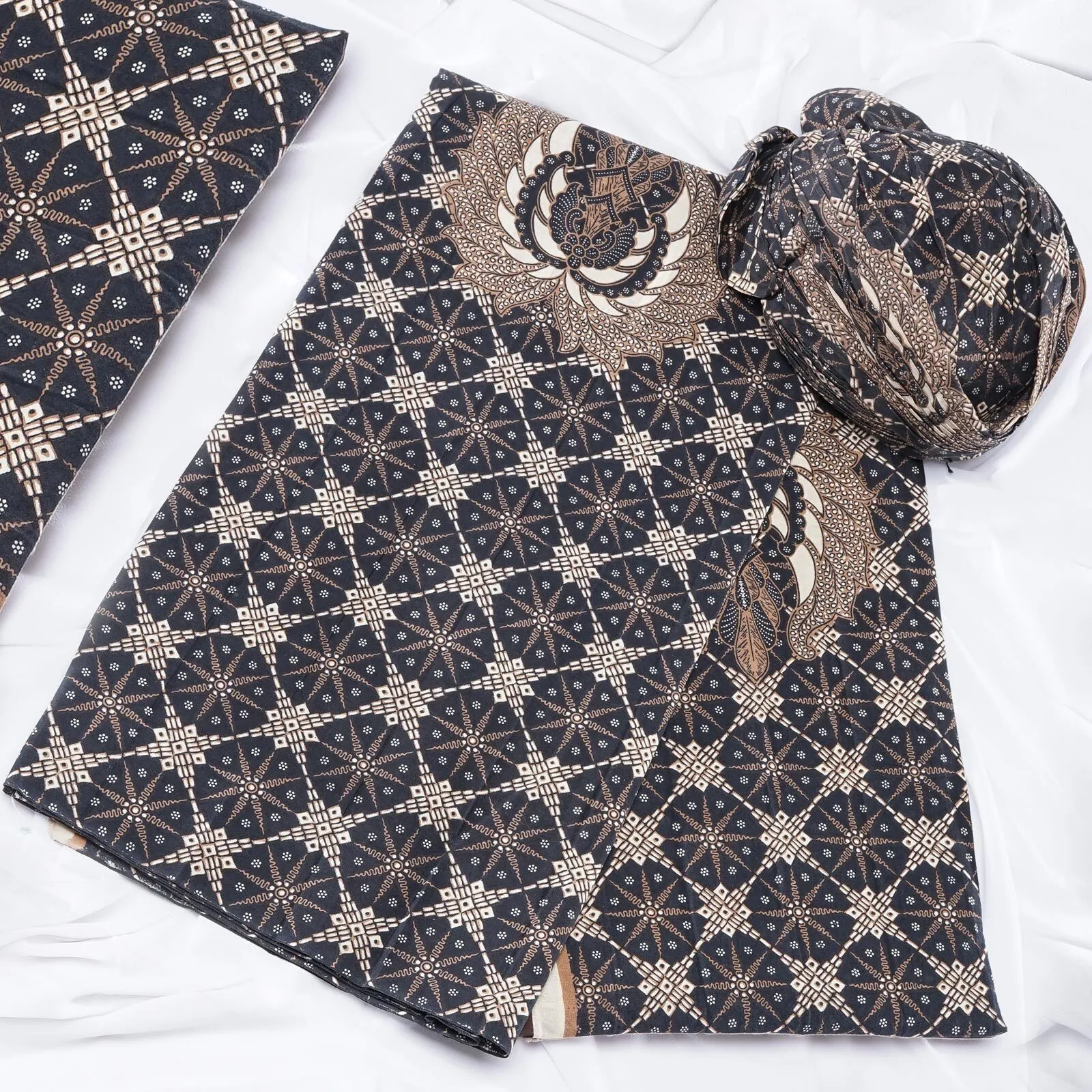 (KOT-109) Kain Jogja Cakar Bu Fonda