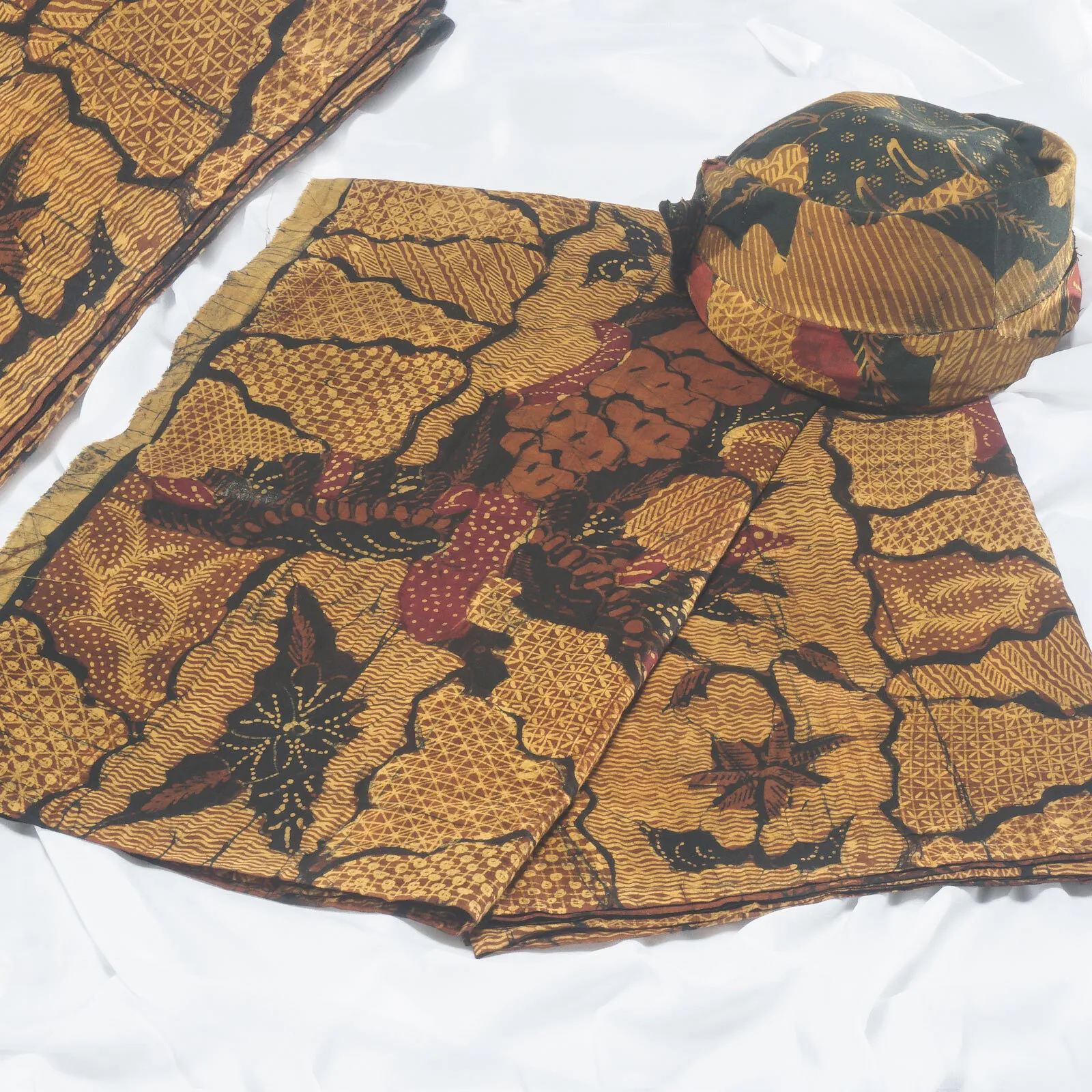 (KAT-086) Kain Madura Merah