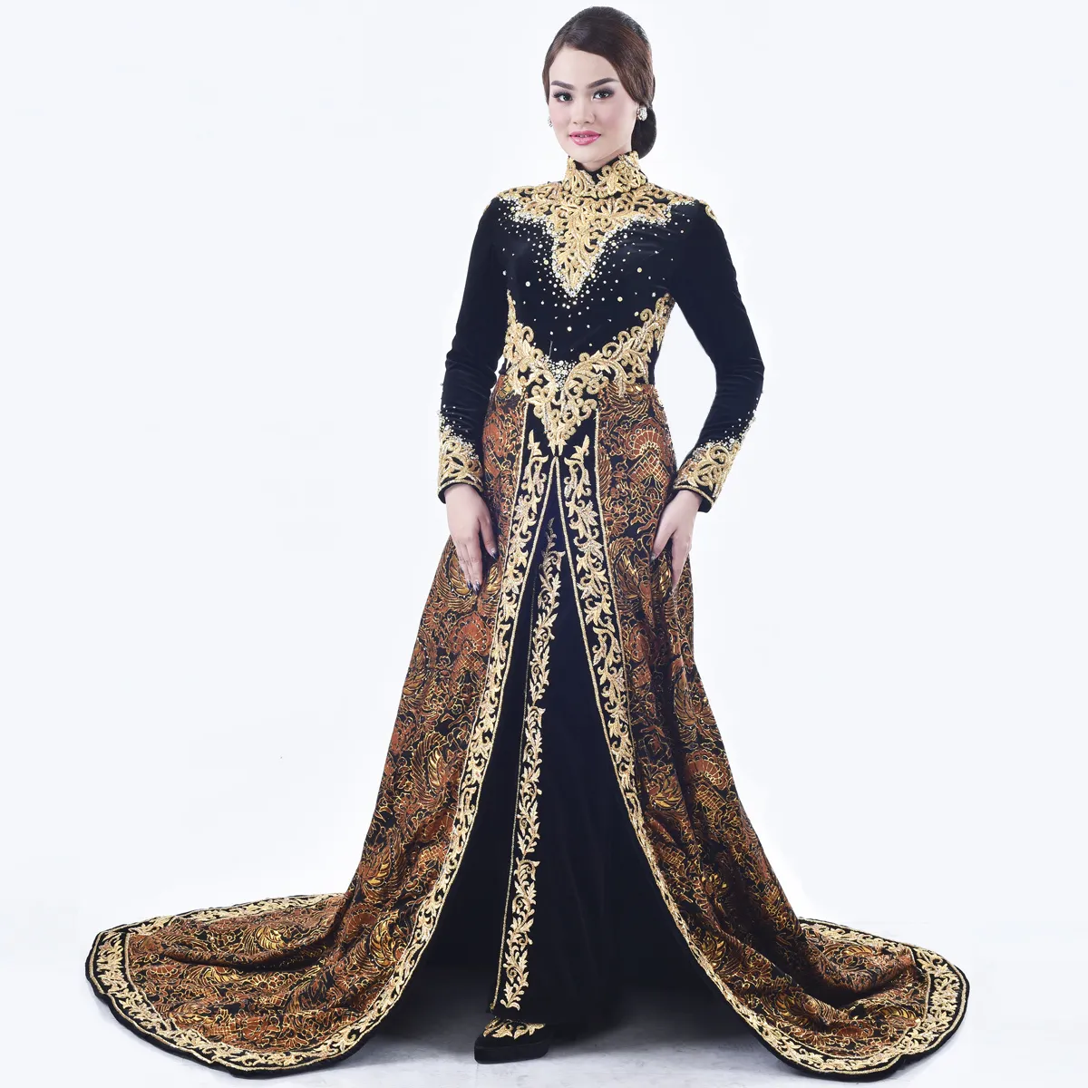 (KE-016) Kebaya Pengantin Bludru Hitam Batik Baru
