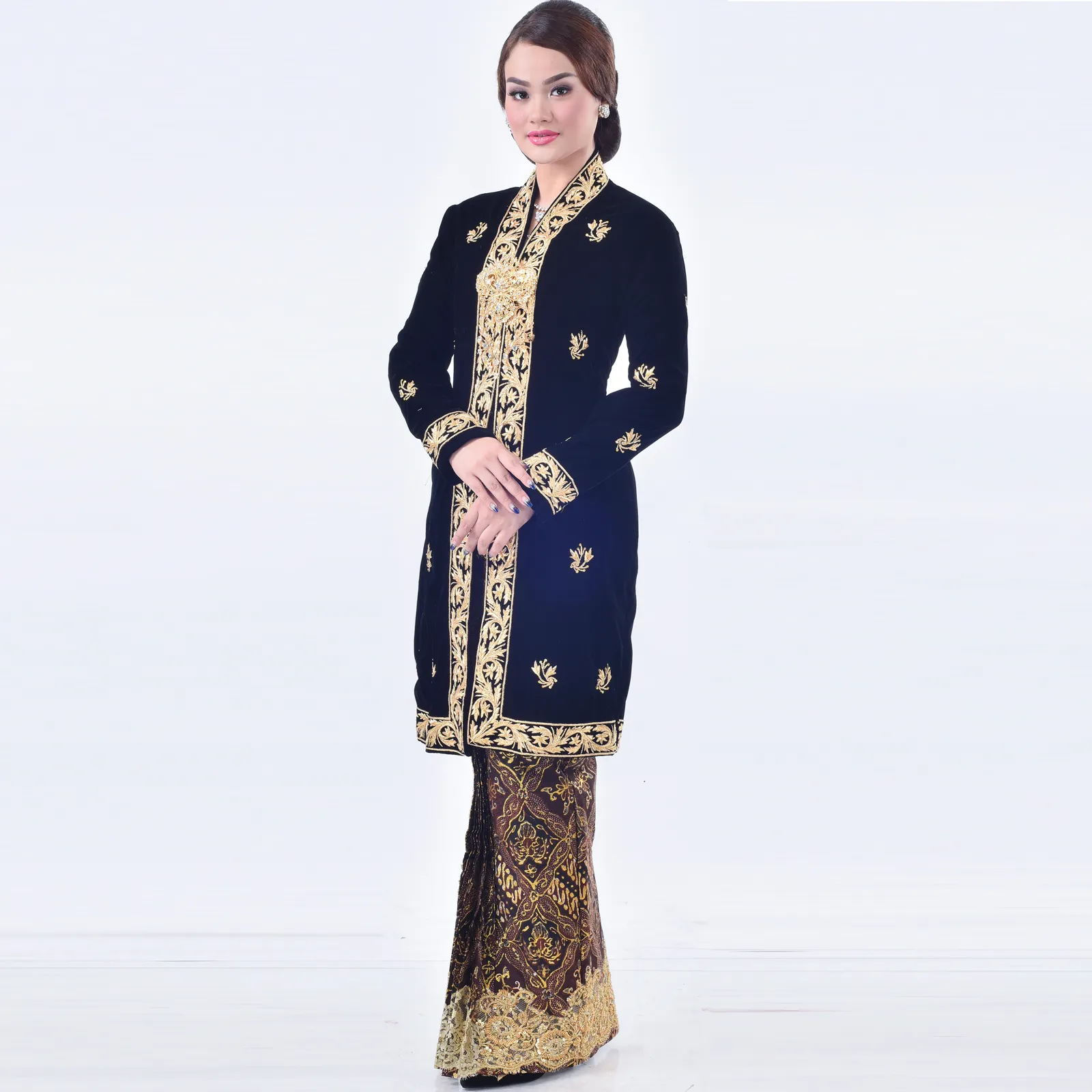 (KR-027) Kebaya Pengantin Bludru Hitam Fitri