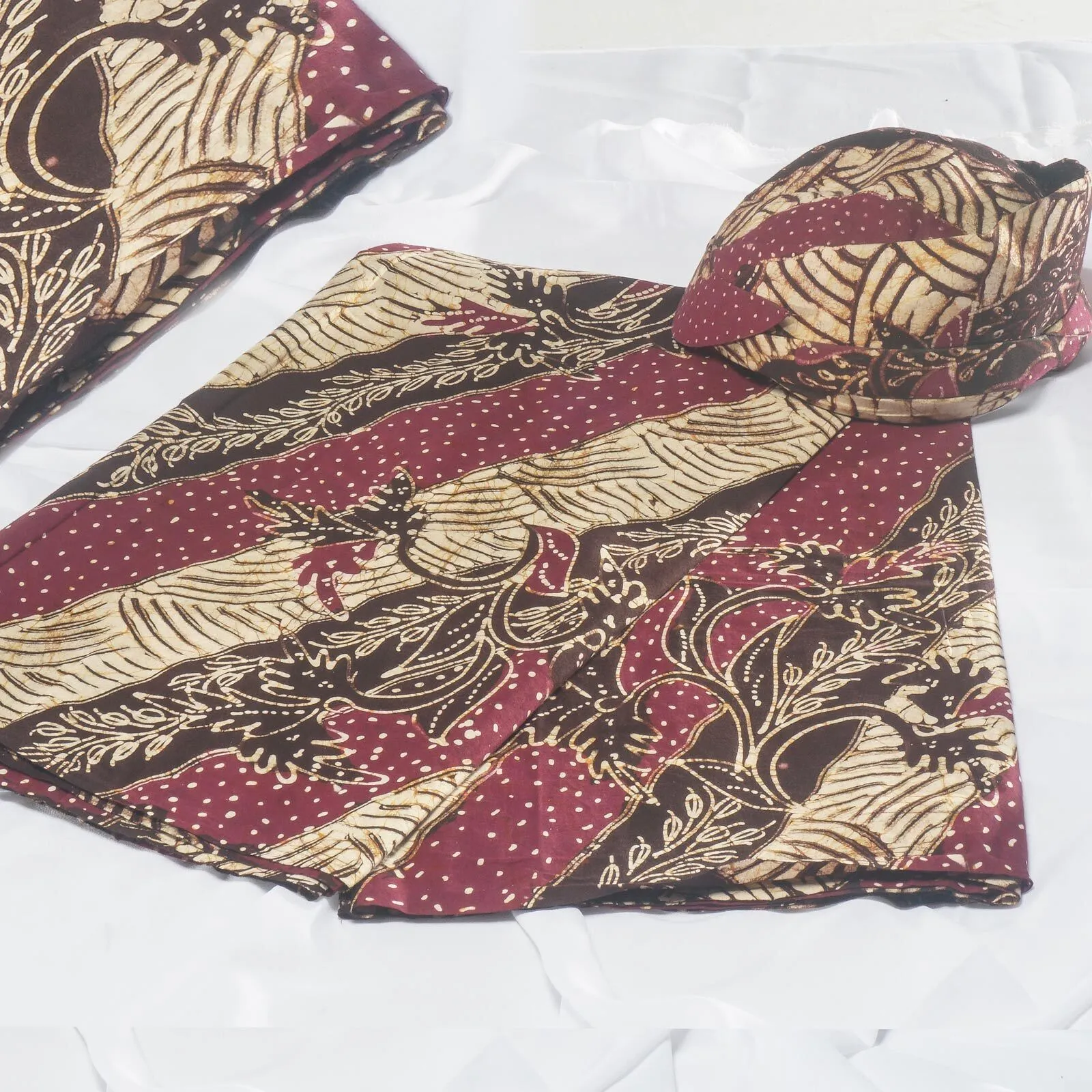 (KAT-052) Kain Madura Liris Merah Marun