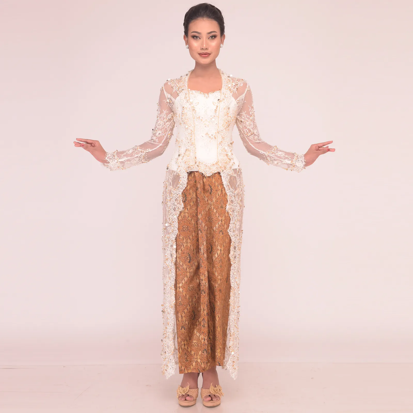 (KE-119) Kebaya Pengantin Putih Emas Indies