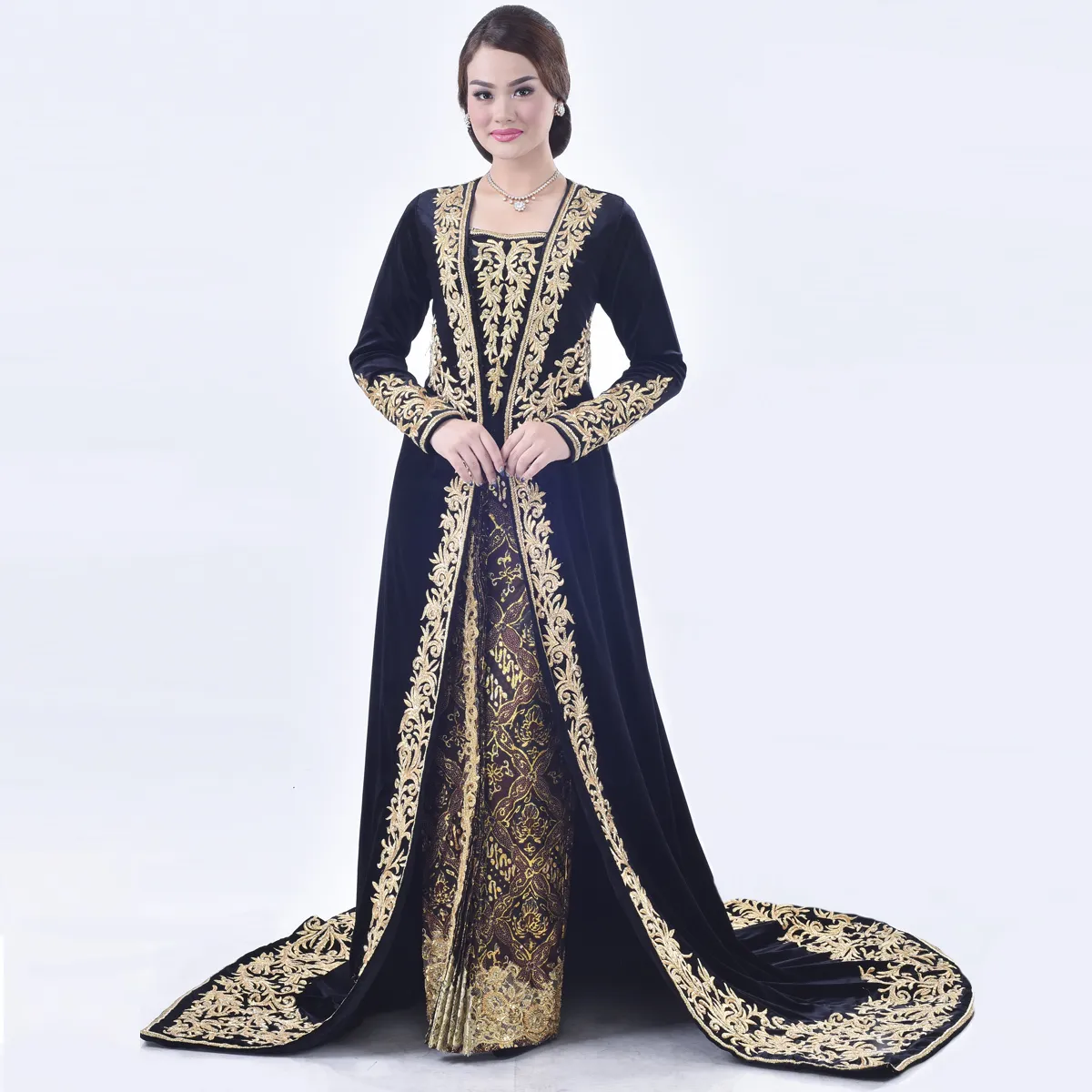 (KE-017) Kebaya Pengantin Bludru Hitam Devina