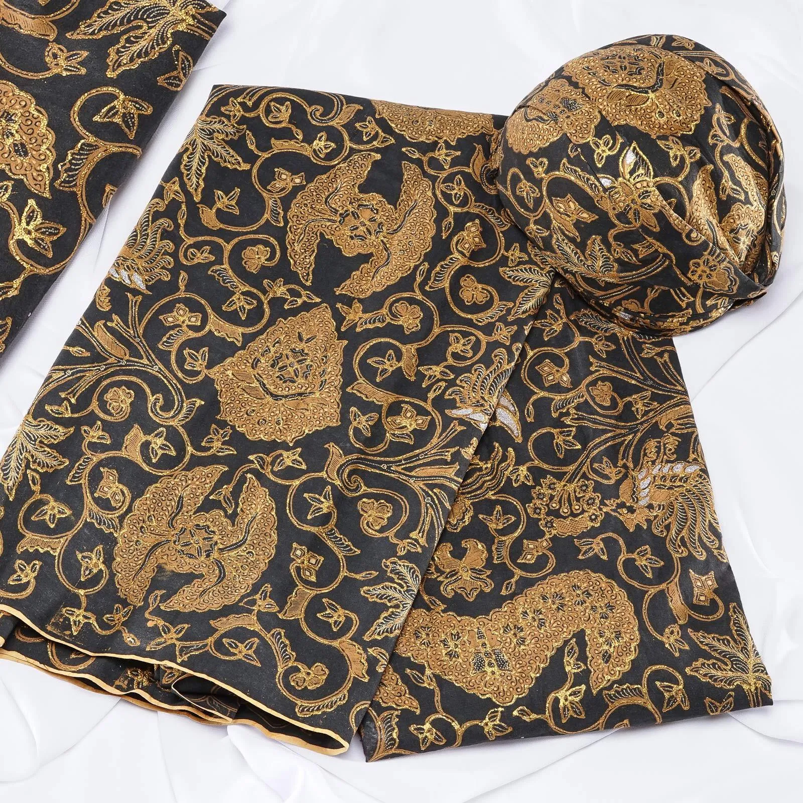 (KOT-102) Kain Sunda/Solo Wahyu Temurun Hitam Emas