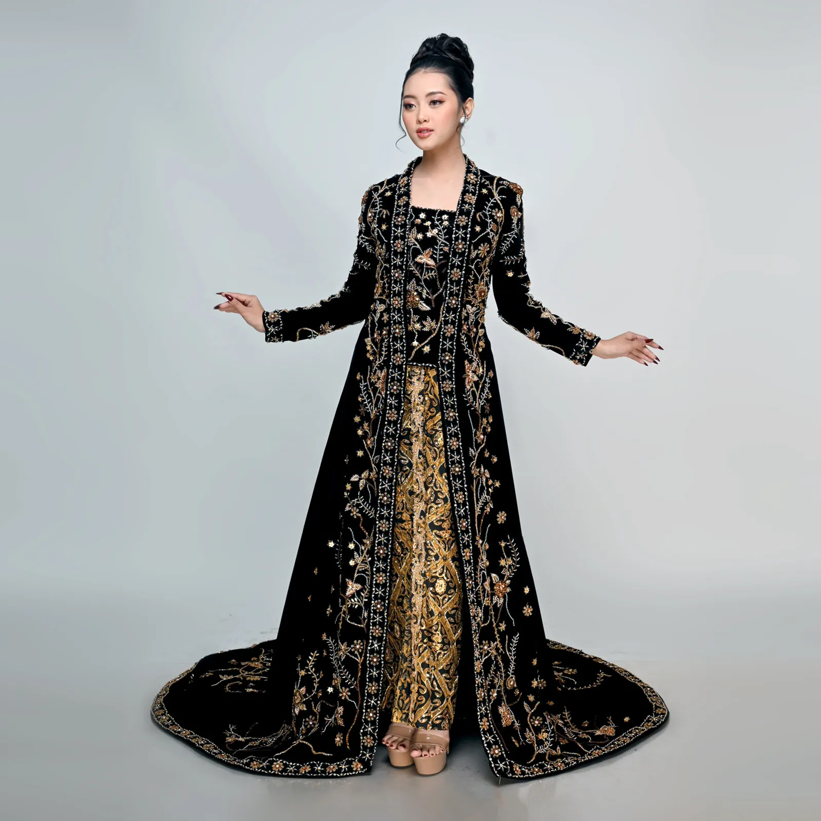 (KE-147) Kebaya Pengantin Bludru Hitam Indies
