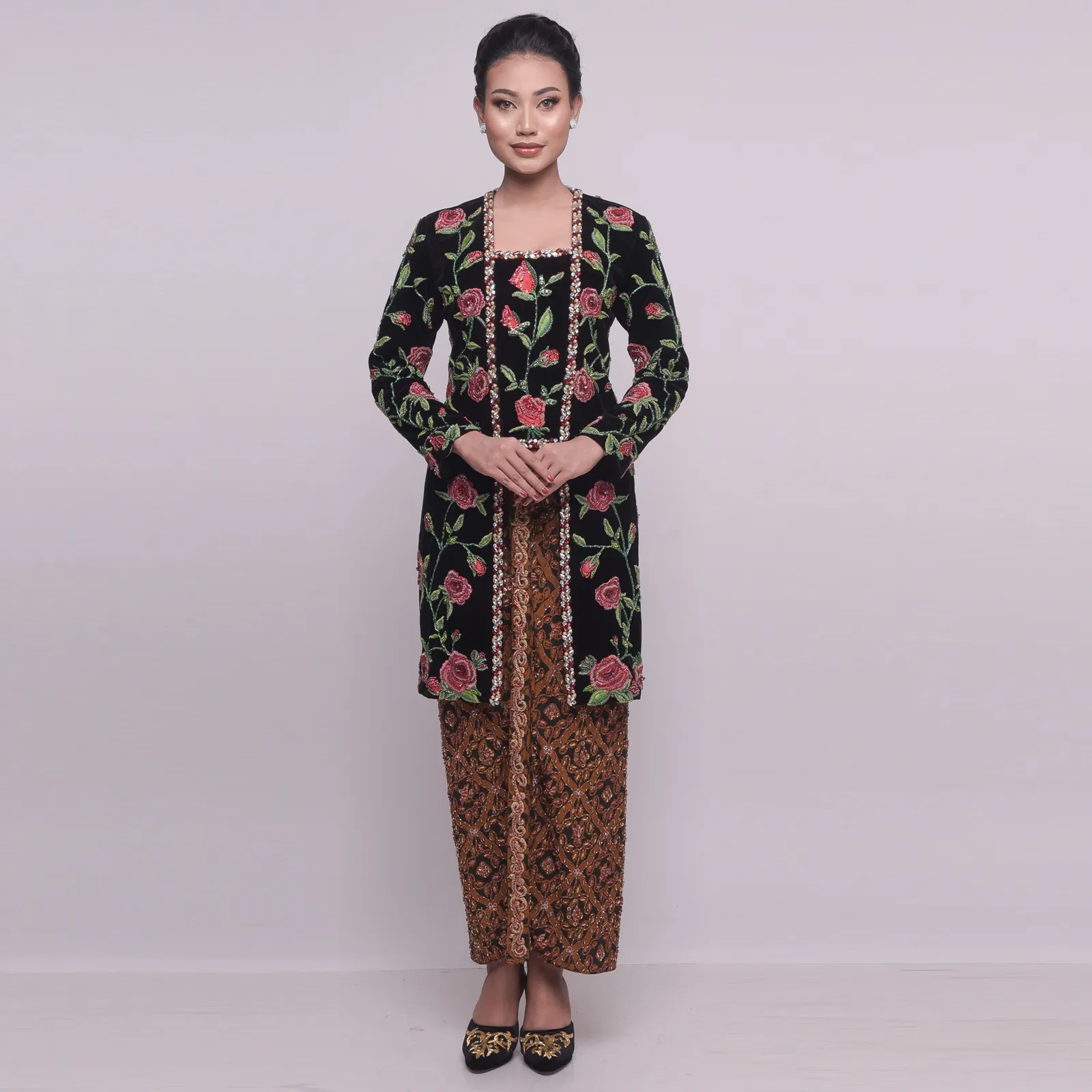 (KE-124) Kebaya Pengantin Bludru Hitam Hijau Merah (Bunga-Bunga)