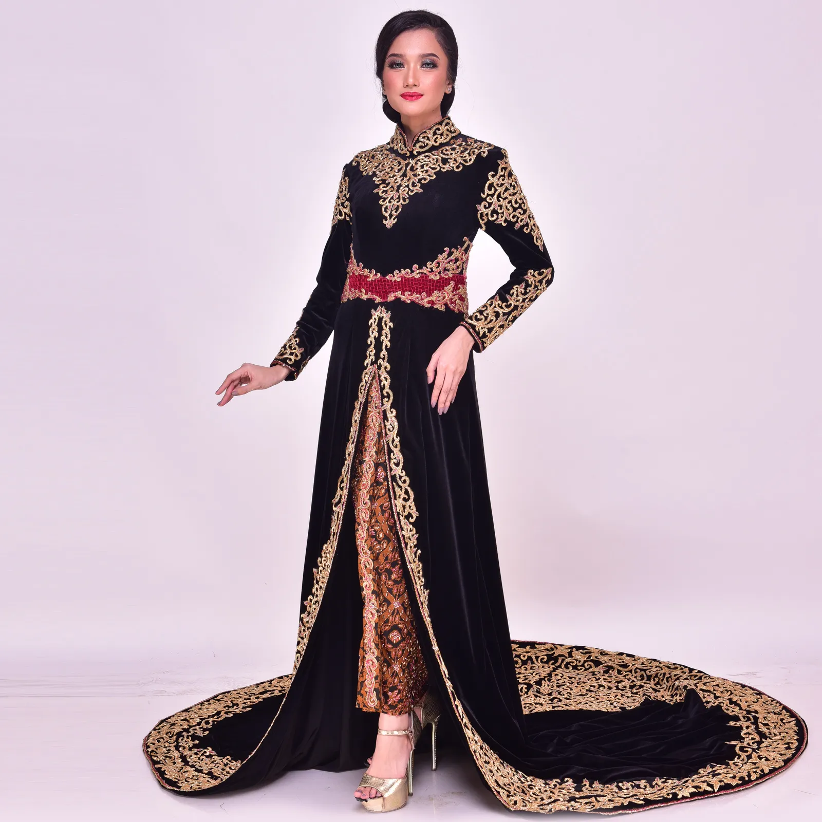 (KE-091) Kebaya Pengantin Bludru Hitam Nabila