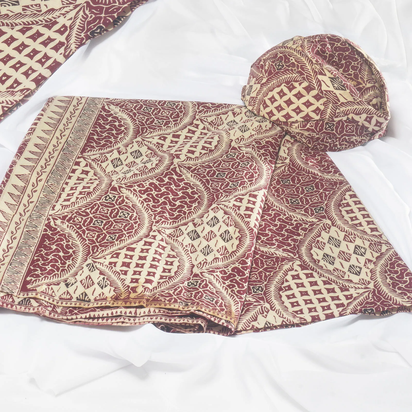 (KAT-017) Kain Sunda Bulu Hayam Marun