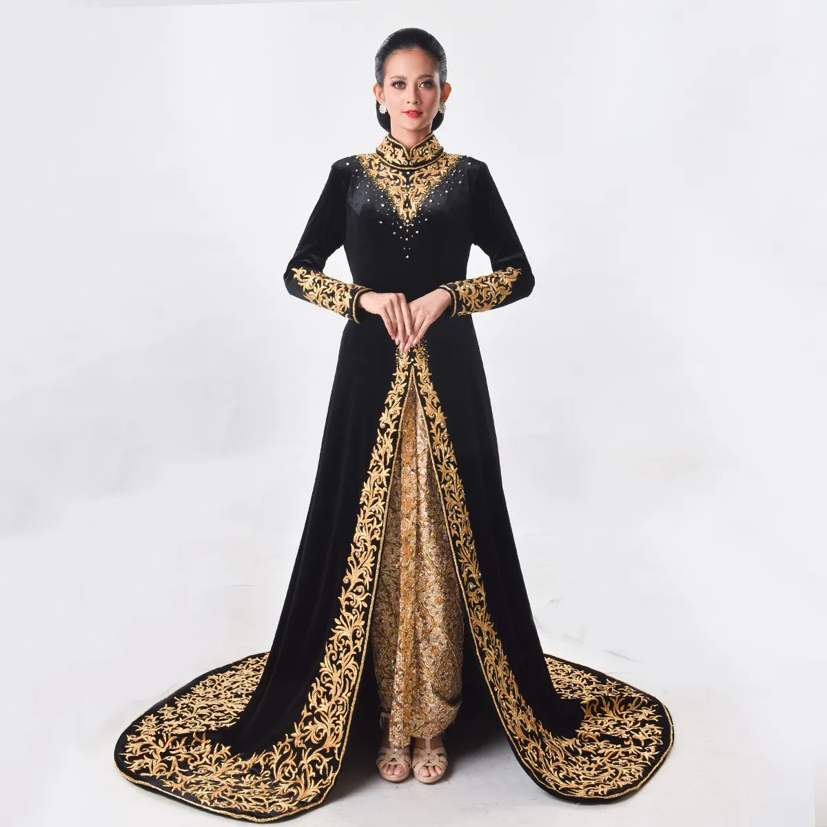 (KE-018) Kebaya Pengantin Bludru Hitam Dietha