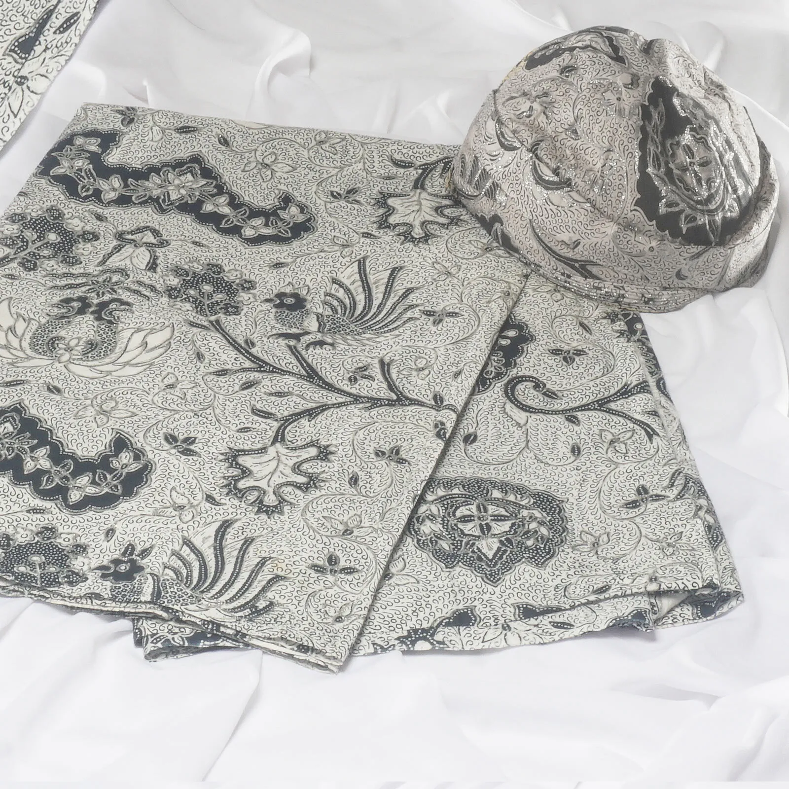 (KAT-084) Kain Jawa Solo Sunda Wahyu Temurun Silver Prada