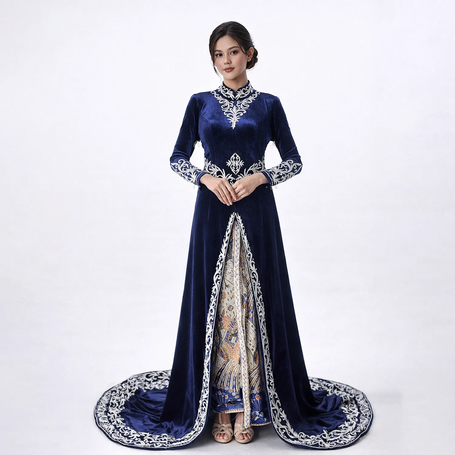 (KE-011) Kebaya Pengantin Bludru Biru Navy Atika Rizky
