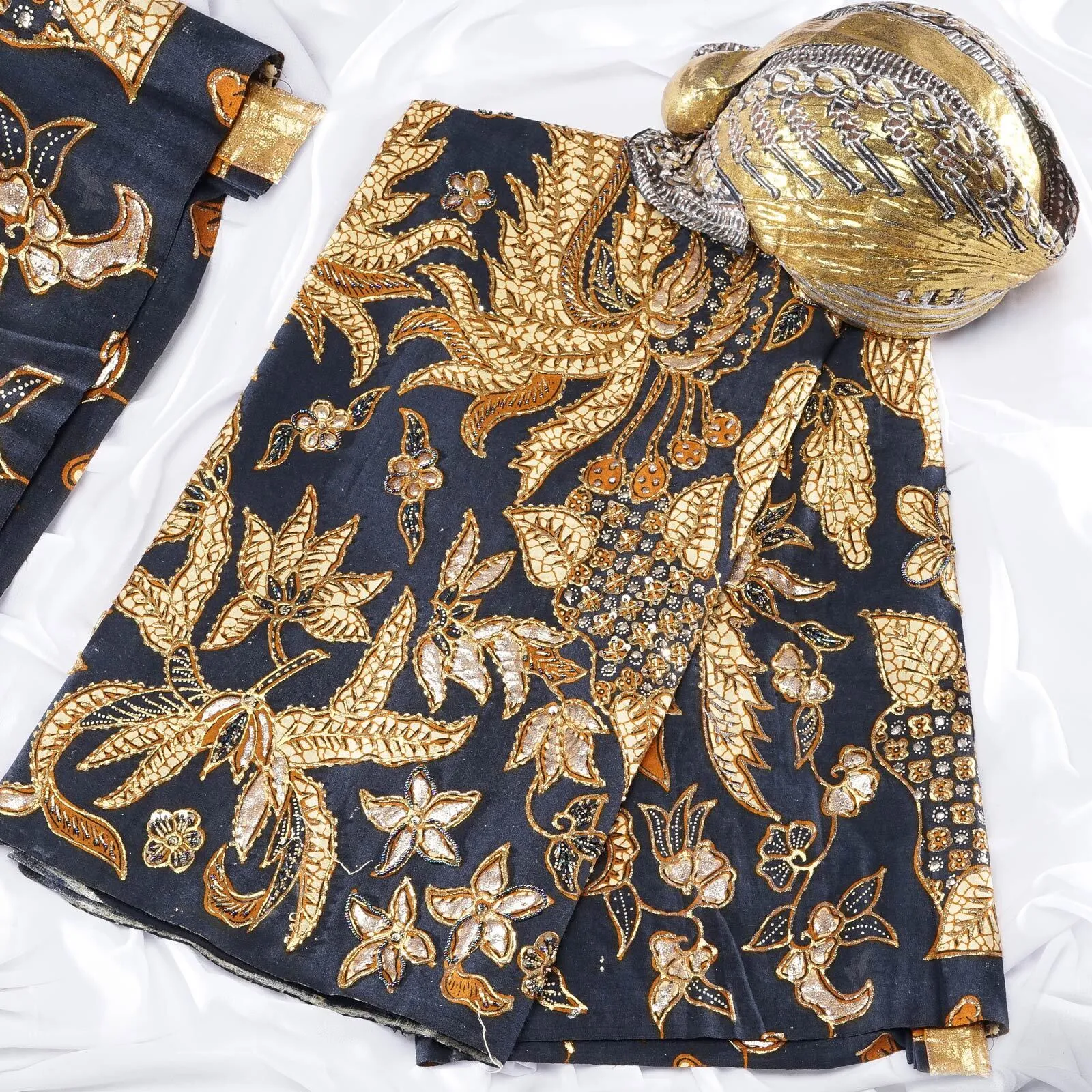 (KAM-035) Kain Pengantin Jogja Hitam Emas Arninta