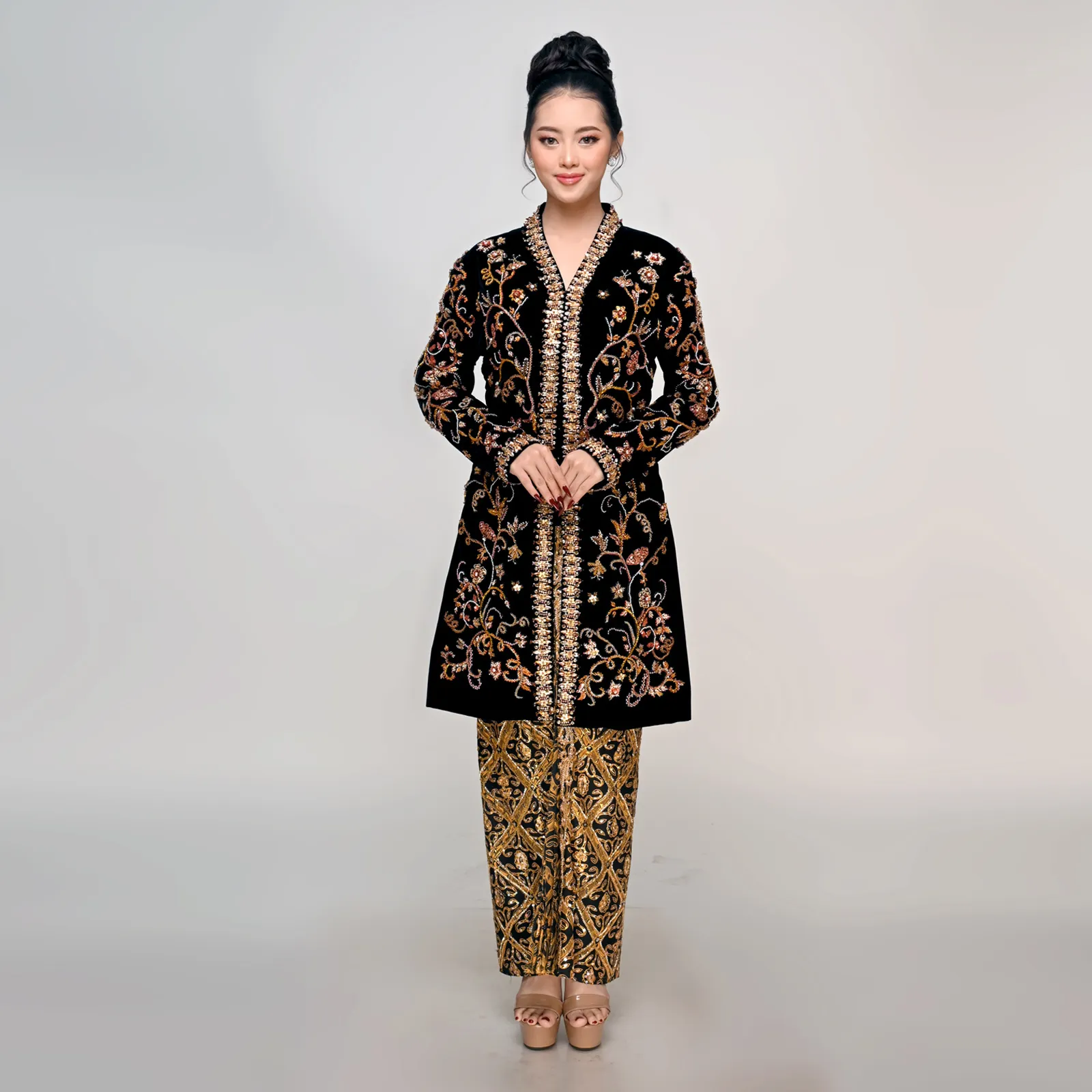 (KE-145) Kebaya Pengantin Bludru Hitam Jokowi