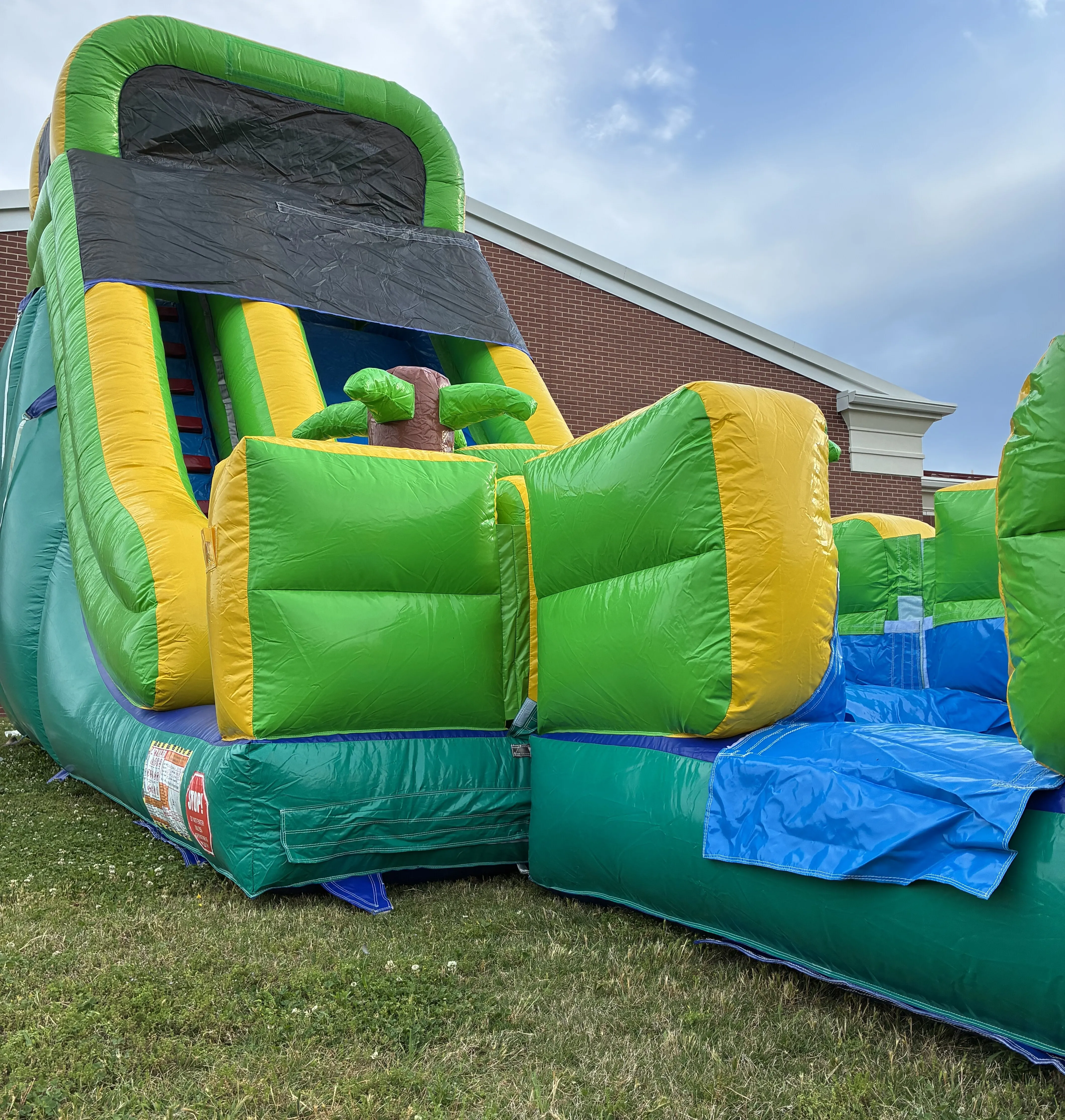 18' Palm Tree Slide XL <br> L: 33' x W: 17' x H: 18' <br> DRY/WET