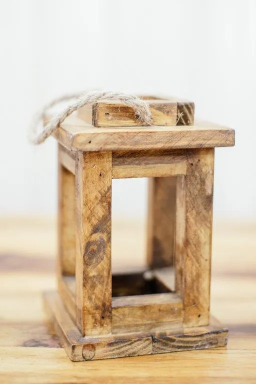 Na024 Small Wooden Lantern 20x13cm