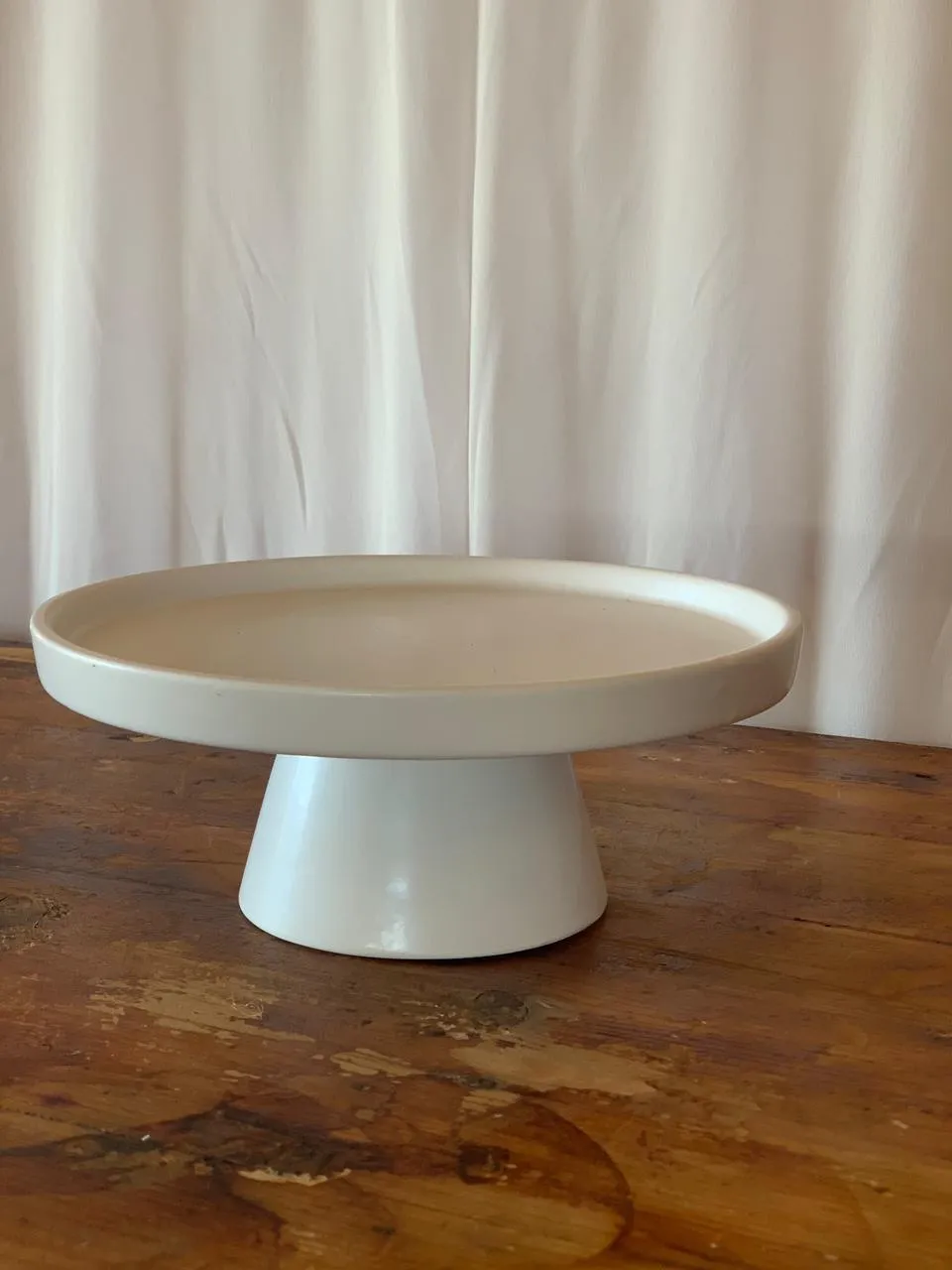 Wh018 White Ceramic Footed Cake Plate