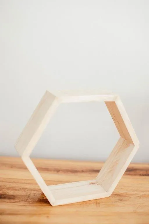 Na011 Geometric Wooden Stand 25x29cm