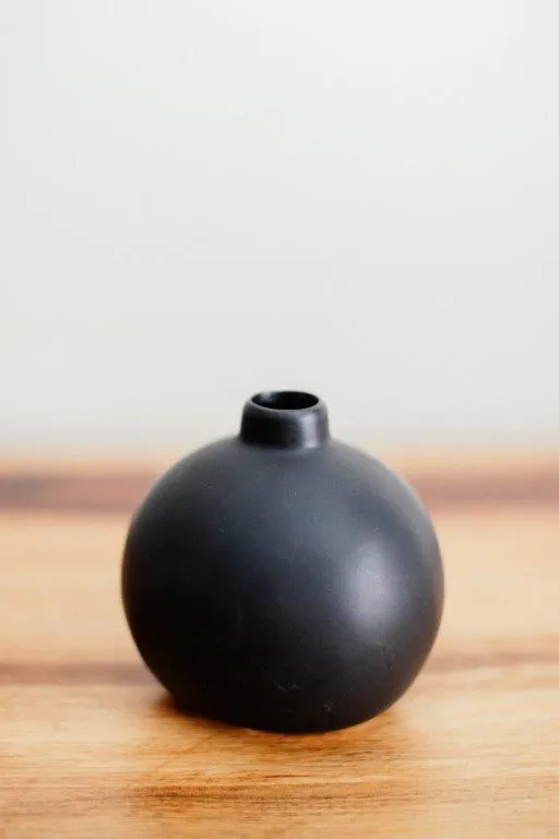 Bl004 Black Oval Ball Bottle Ceramic 11cm