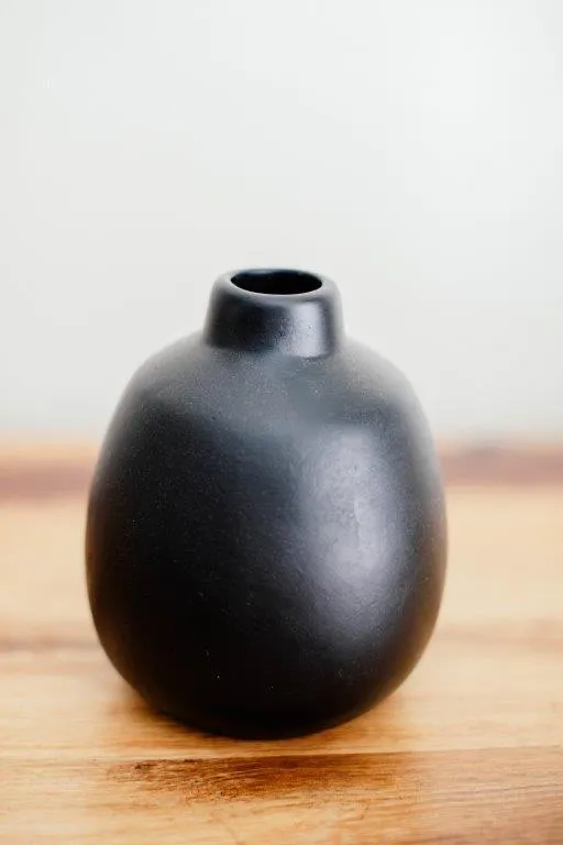 Bl001 Black Larger Bottle Ceramic 18cm