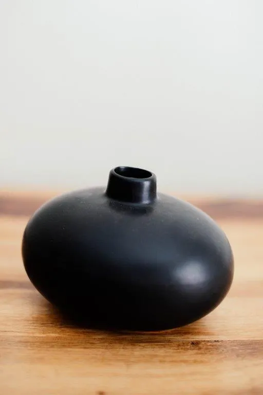 Bl003 Black Oval Bottle Ceramic 15cm