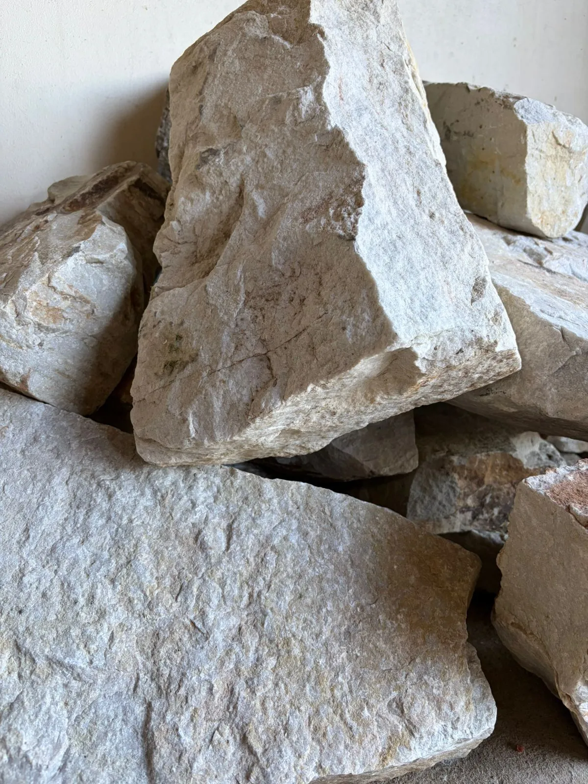Na049 Lesotho Limestone Large