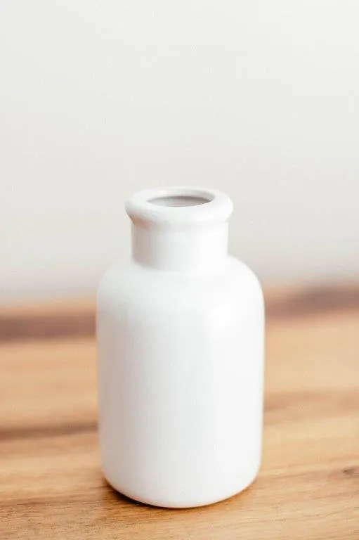 Wh005 White Bottle Ceramic 14cm