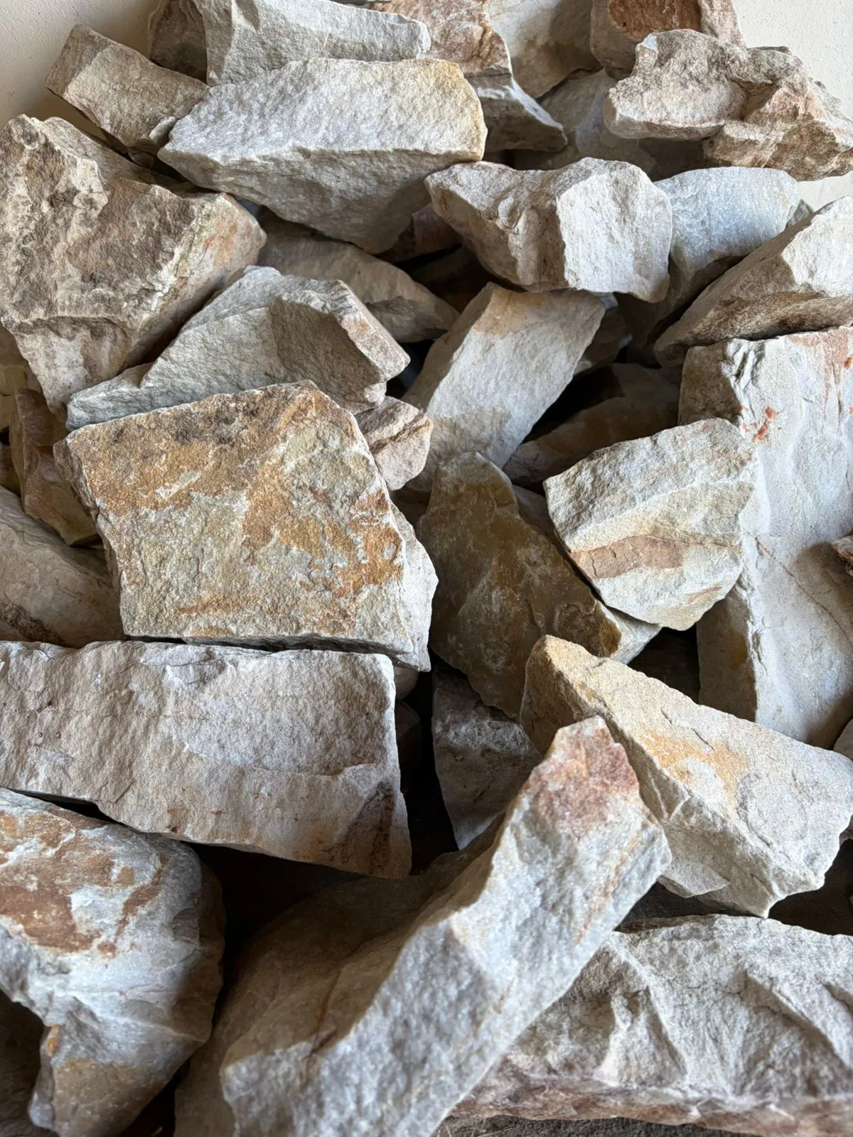 Na048 Lesotho Limestone (small - Medium bundles of 5)