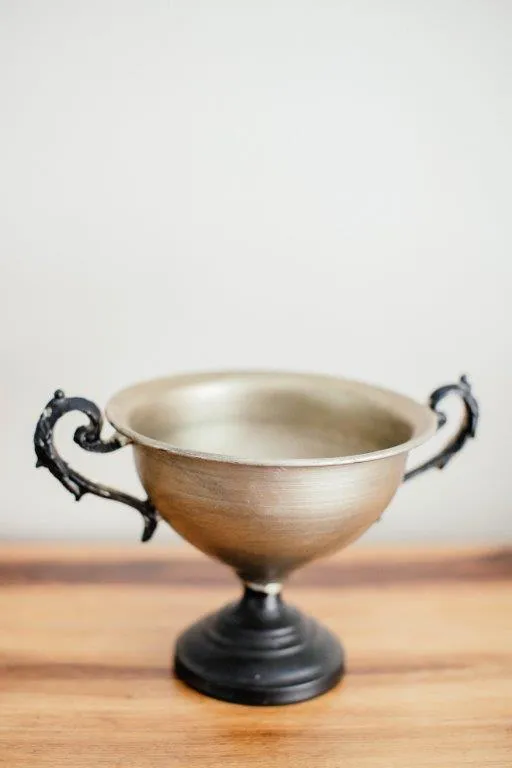 Bl034 Vintage Holder with Black Handles 17cm