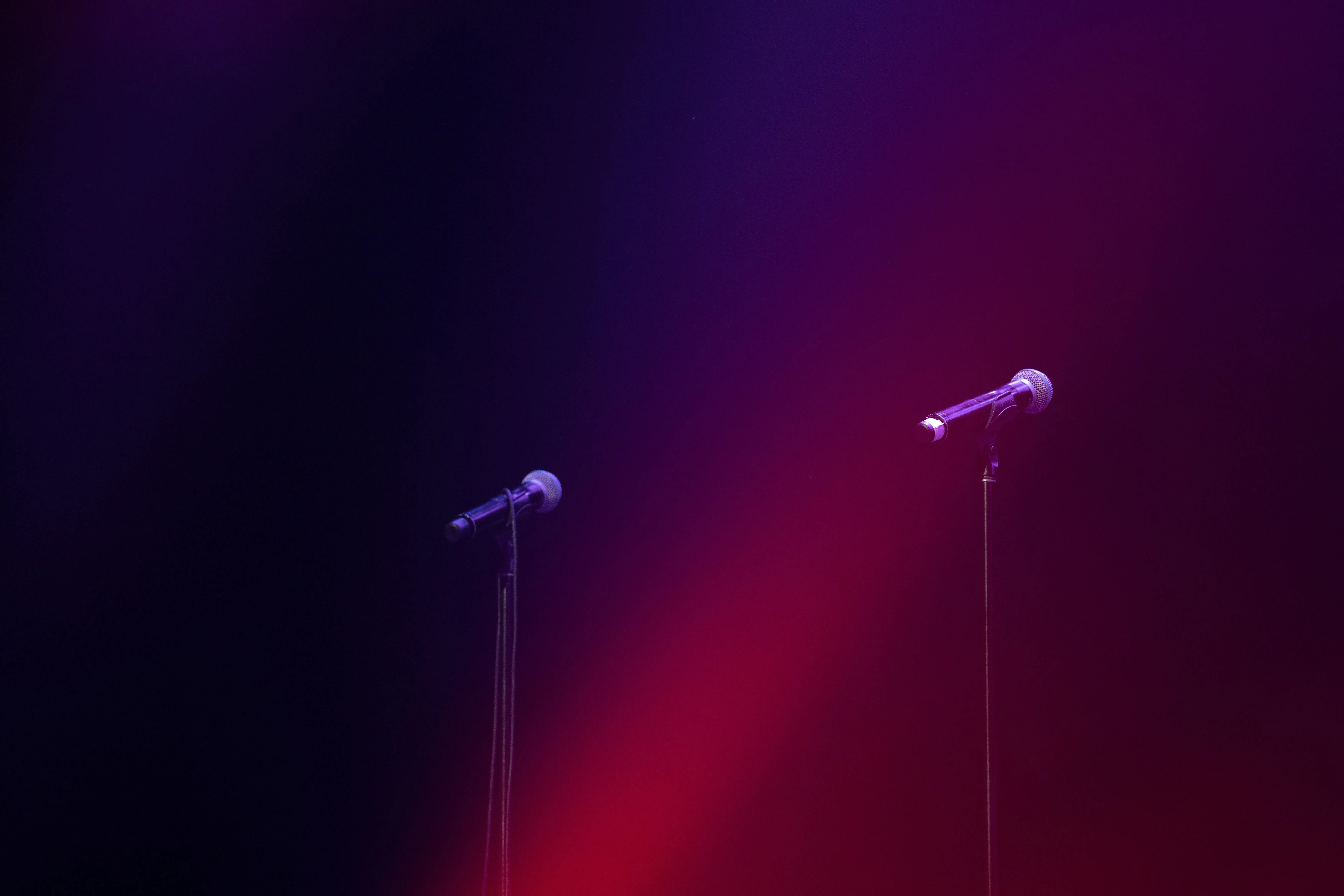 How Do Wireless Microphones Work?