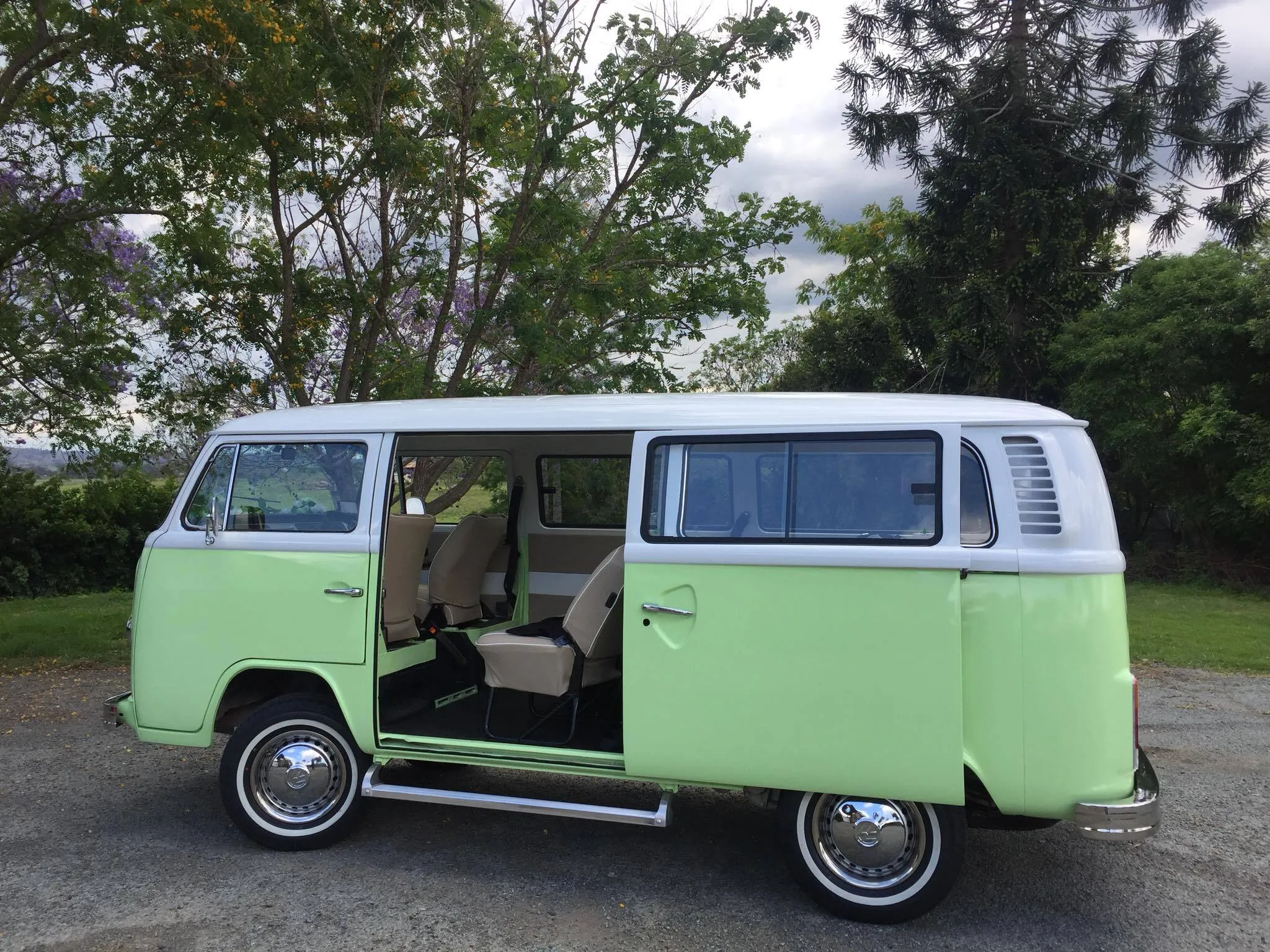 DALE - 1977 Volkswagen Kombi