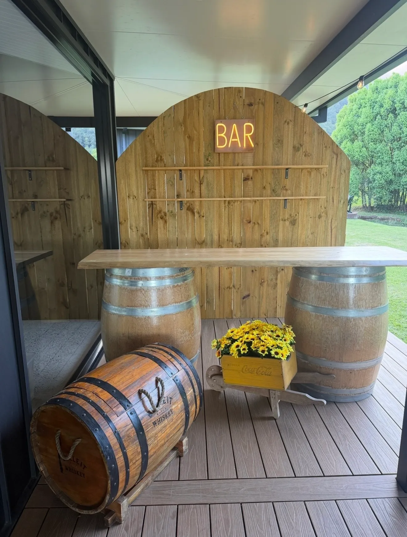 Arch Backdrop Bar 